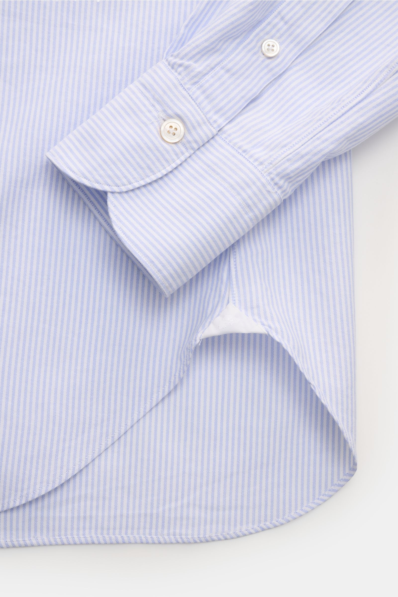 Finamore Casual shirt 'Sergio Gaeta' shark collar light blue/white striped shown from a close-up side angle, highlighting pure cotton popeline, soft feel, slim fit, shark collar, French button placket, classic barrel cuffs, and rounded hem.
