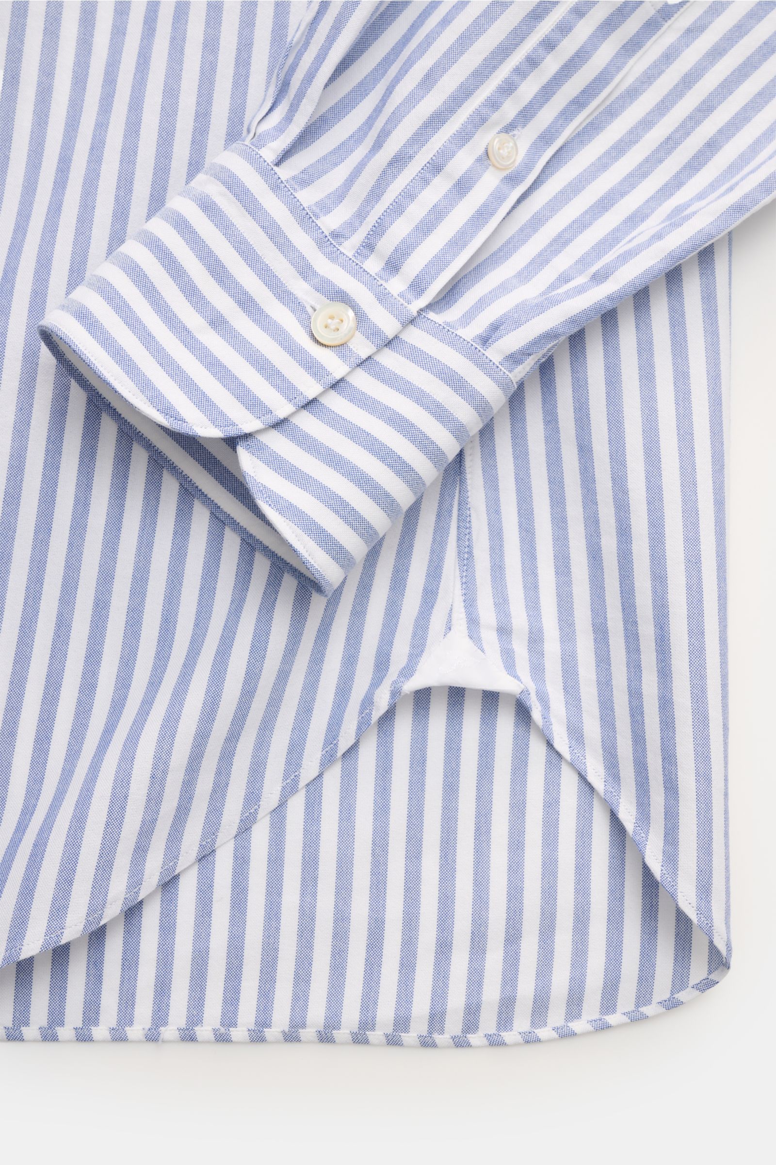 Close-up front view of the Finamore Casual shirt 'Sergio Gaeta' shark collar blue/white striped showing pure cotton popeline, soft feel, slim fit, shark collar, French button placket, classic barrel cuffs, and rounded hem.