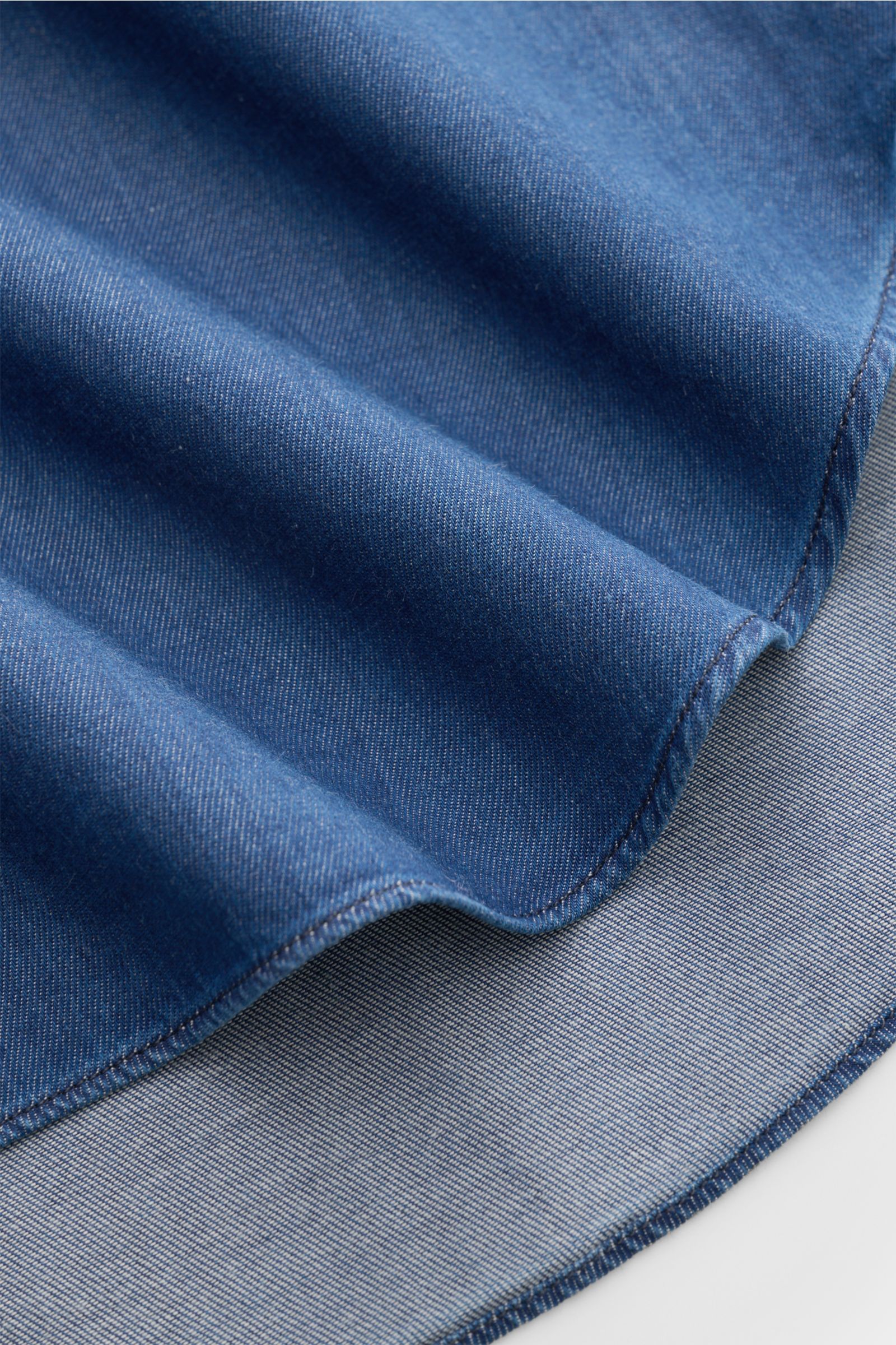 Finamore Jeanshemd 'Sergio Gaeta' Haifisch-Kragen dunkelblau, Detailaufnahme Saum und leichter Denim, reine Baumwolle, Regular Fit, extralange Ärmel.