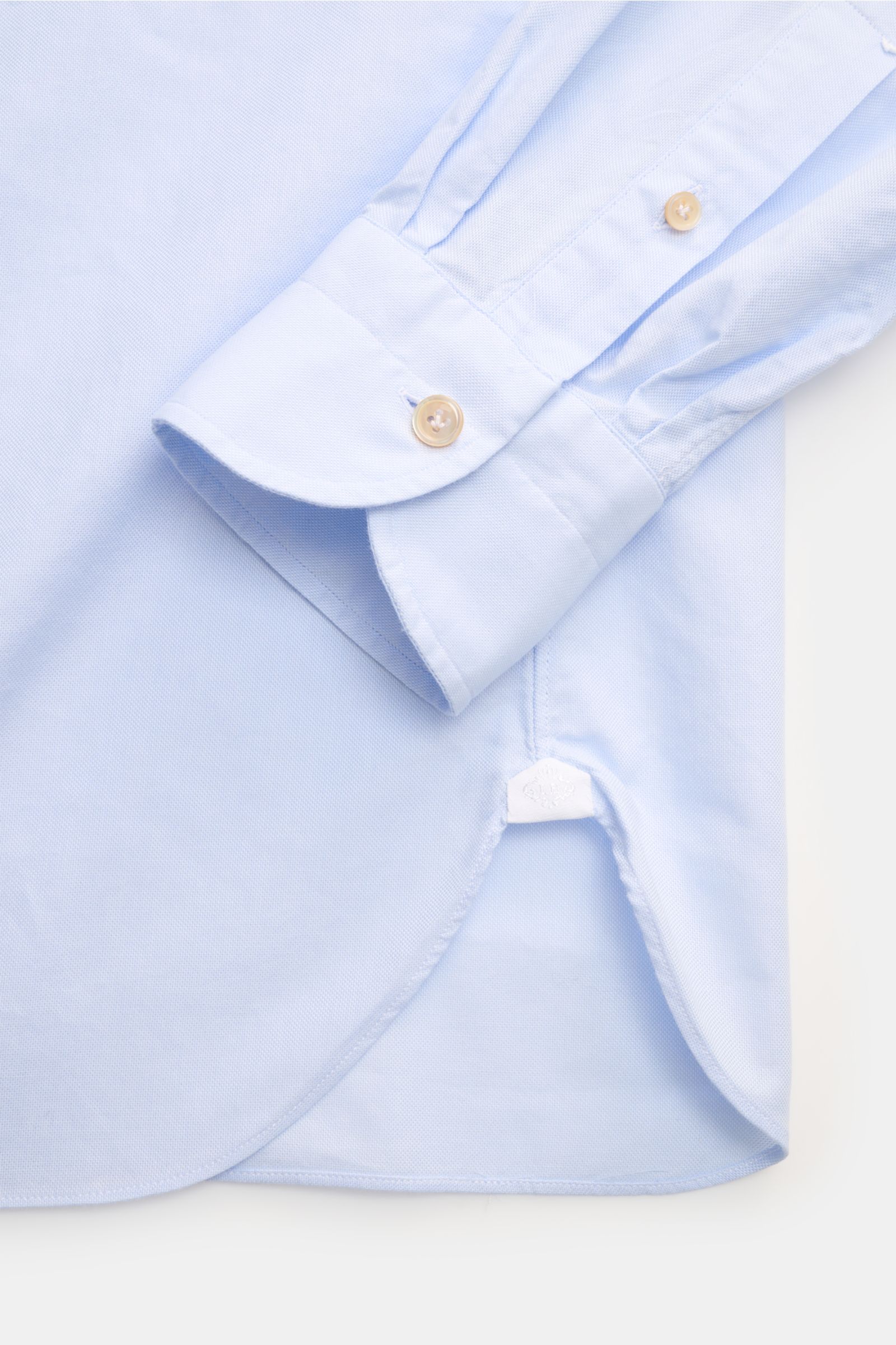 Borrelli Oxford Hemd 'Ettore' Haifisch-Kragen hellblau, Detailansicht Manschette, Oxford-Baumwolle, Extra Slim Fit, gerundeter Saum
