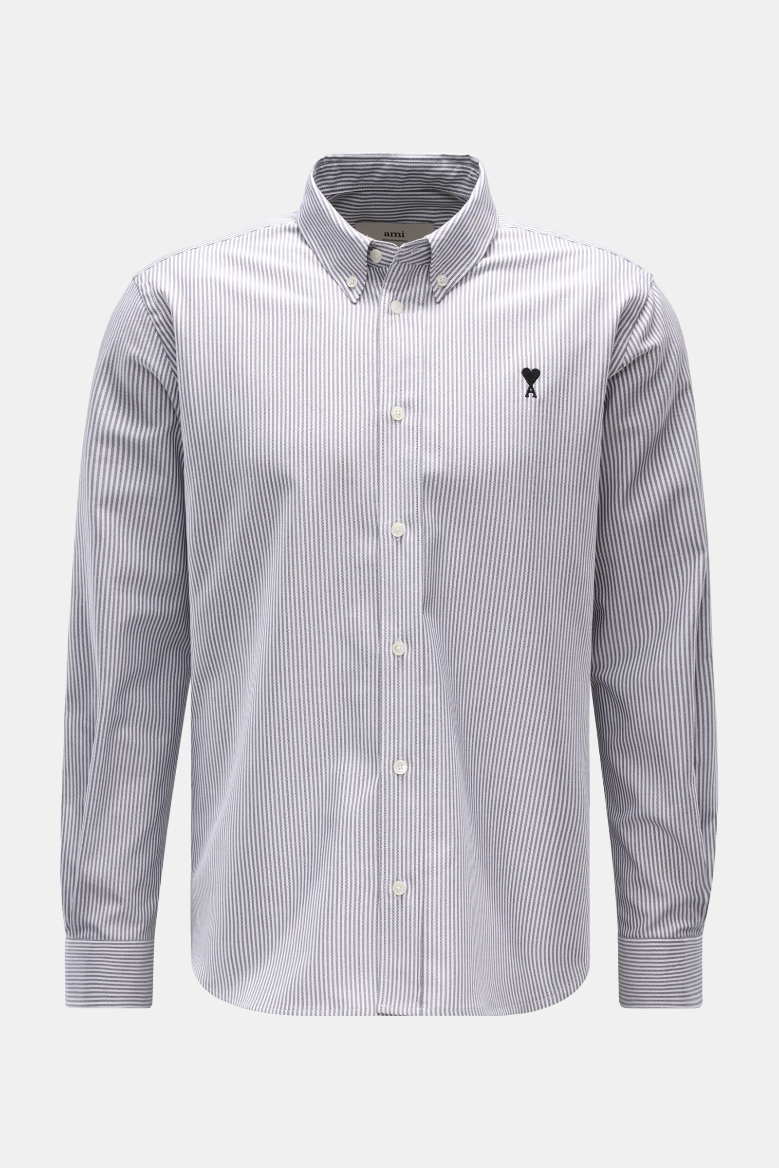 Ami Paris Oxford-Hemd Button-Down-Kragen anthrazit/weiß gestreift, frontale Ansicht, Oversized Fit, reine Baumwolle, gestreift, mit Bruststick, Knopfleiste und runden Saum.