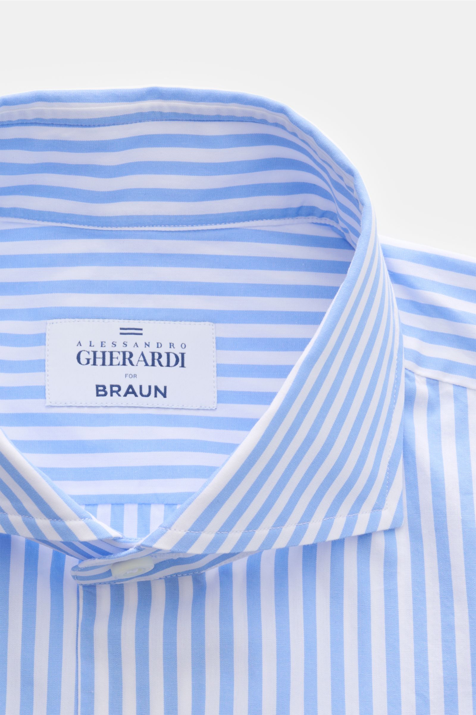 Gherardi Casual Hemd Haifisch-Kragen blau/weiß gestreift, Slim Fit, Popeline Baumwolle, glatter Griff, Haifisch-Kragen, französische Knopfleiste, Nahaufnahme von oben.