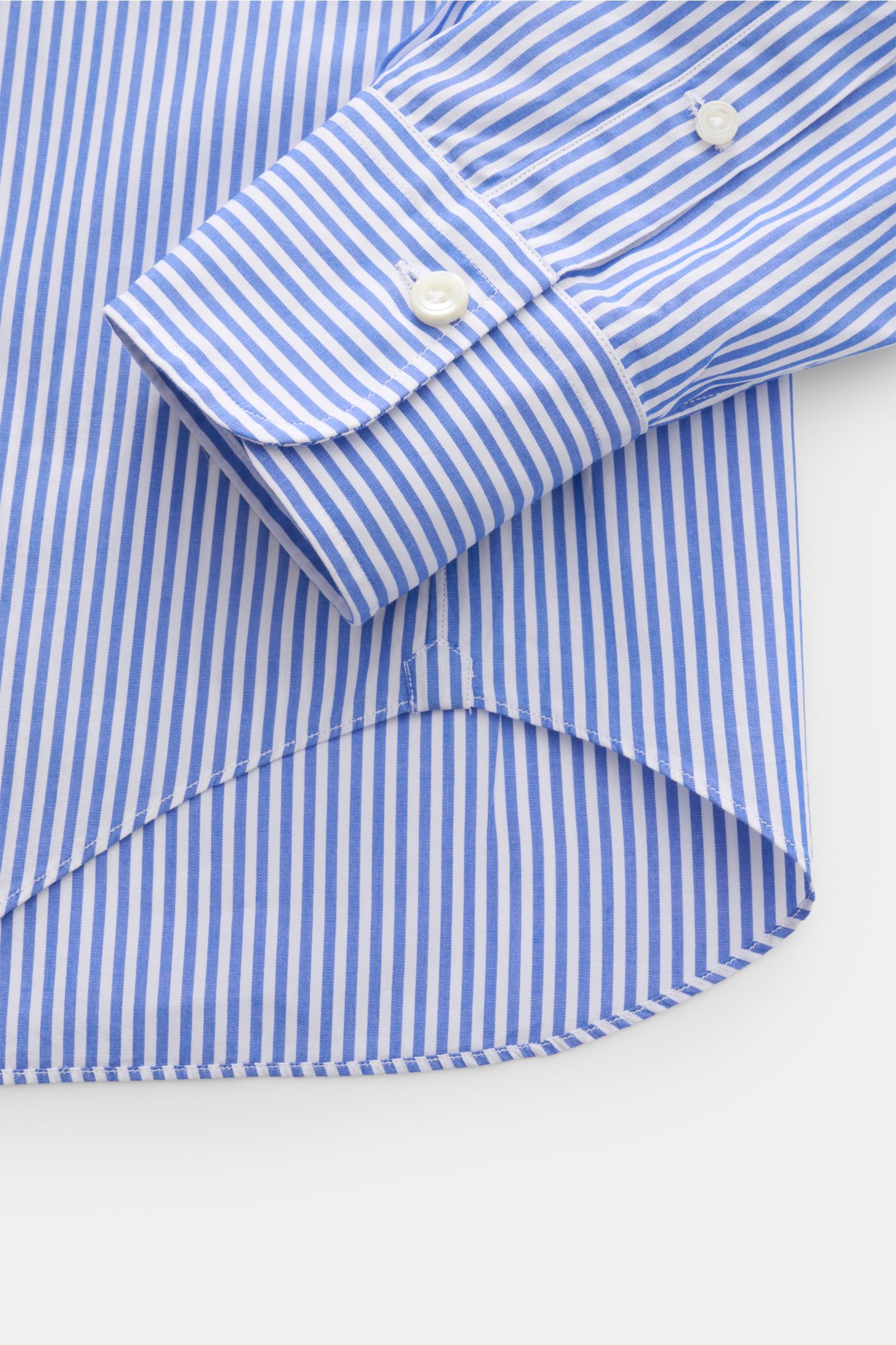 Gherardi Casual Hemd Haifisch-Kragen dunkelblau/weiß gestreift, Detailansicht von Manschette und gerundetem Saum, Slim Fit Baumwolle.