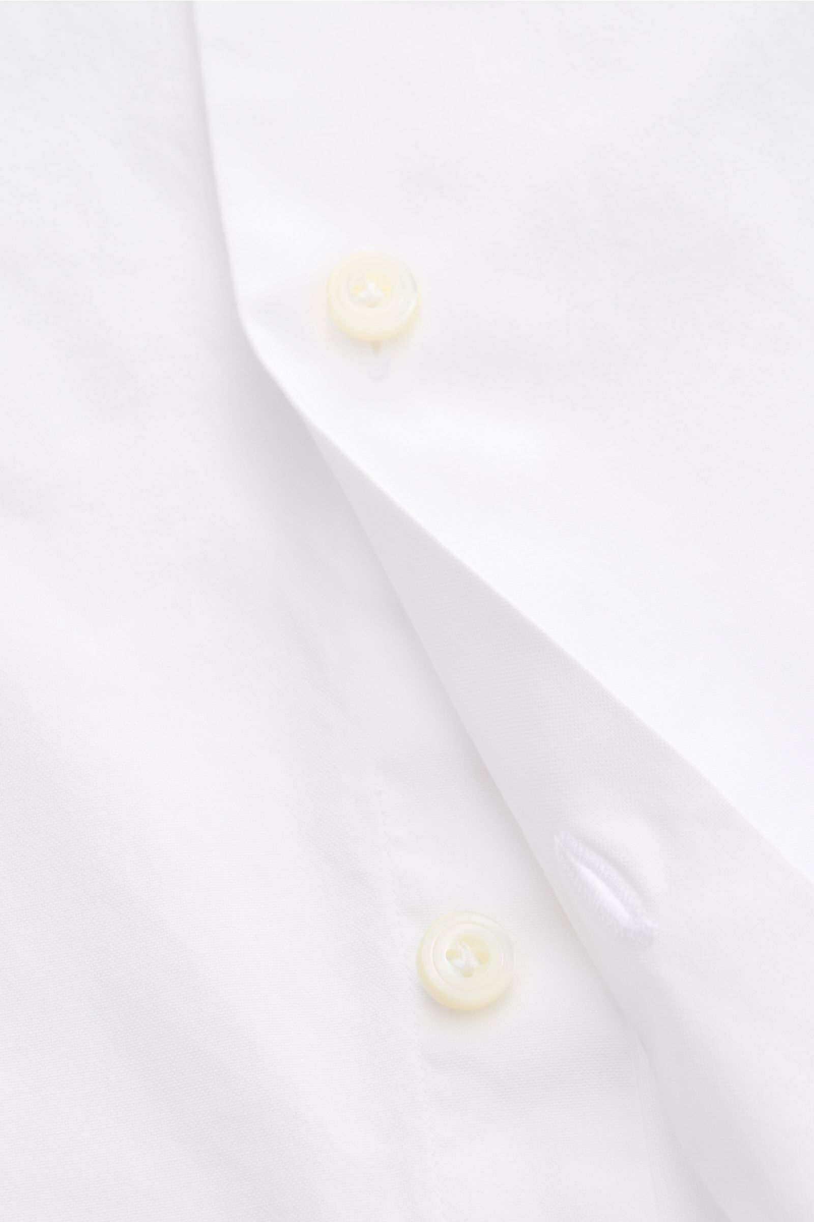 Close-up front view of Gherardi Oxford shirt shark collar white, showing pure cotton fabric, French button placket, and smooth texture.

An elegant Oxford shirt in a slim fit by GHERARDI: the finest, premium quality cotton combined with a shark collar 