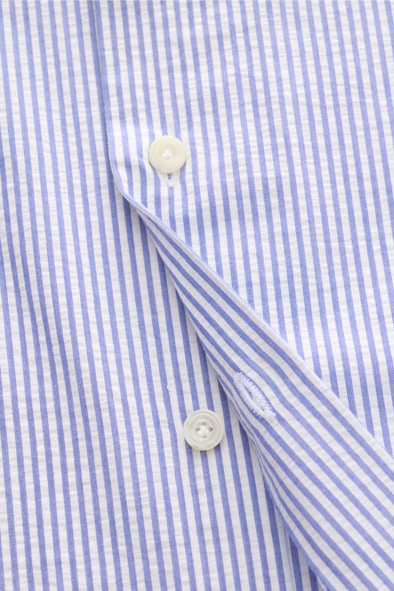 Close-up front view of Gherardi Seersucker casual shirt shark collar dark blue/white striped showing button placket and fabric texture.

This casual shirt by GIAMPAOLO is made of comfortable, fine seersucker fabric – a confident piece for the office an