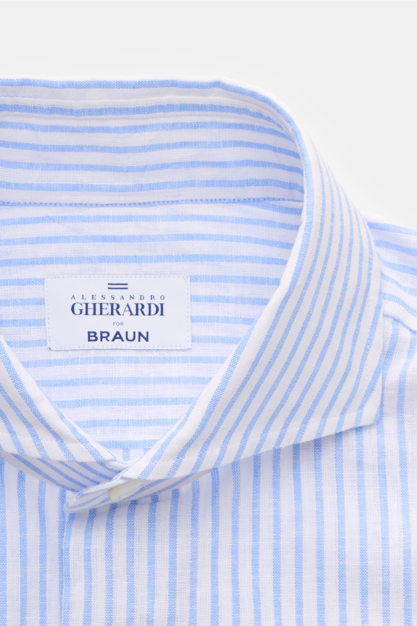 Gherardi Casual-Hemd Haifisch-Kragen hellblau/weiß gestreift, leichte Baumwolle-Leinen-Mischung, Regular Fit, Haifischkragen aus naher Perspektive.