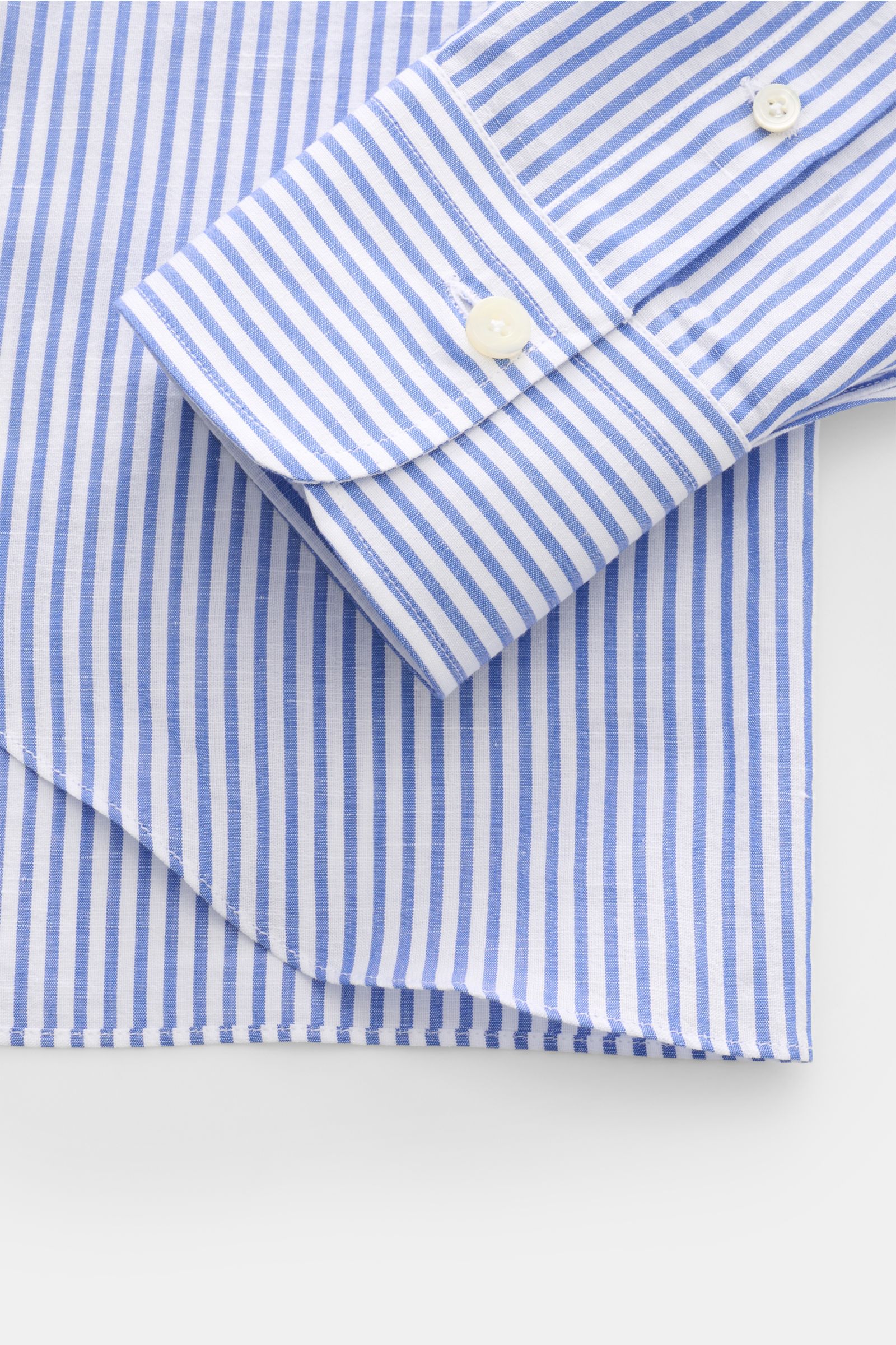 Gherardi Casual-Hemd Haifisch-Kragen blau/weiß gestreift, Detailansicht Manschette und Saum, Baumwolle-Leinen-Mix, Regular Fit, Sportmanschette.