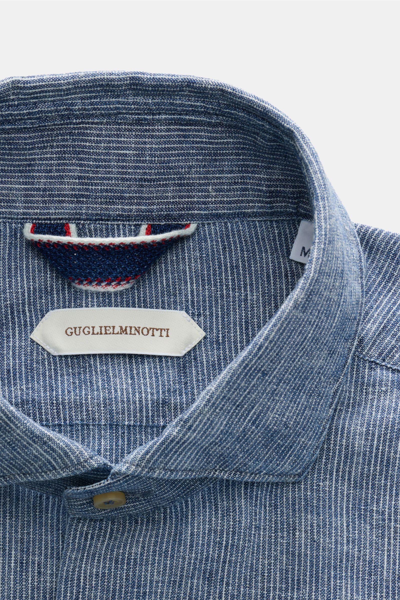 Guglielminotti Casual Hemd Haifisch-Kragen navy gestreift, Nahaufnahme von oben auf den Kragen mit feinem Streifenmuster, Label sichtbar.