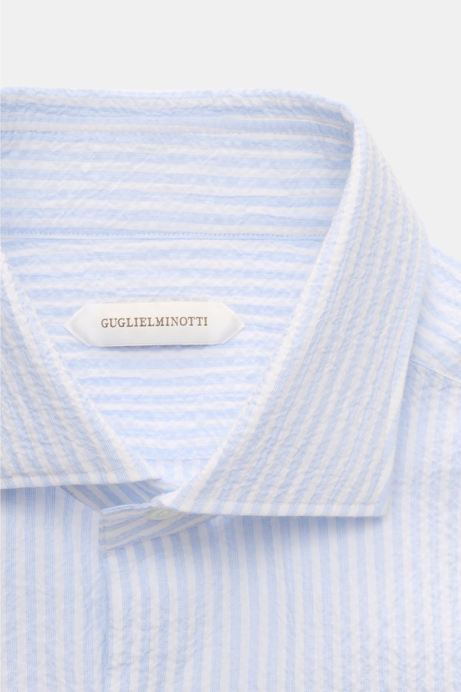 Guglielminotti Casual Hemd Haifisch-Kragen hellblau/weiß gestreift, Slim Fit, Crinkle-Effekt, elastische Baumwolle, schmale Passform, Haifischkragen frontal.