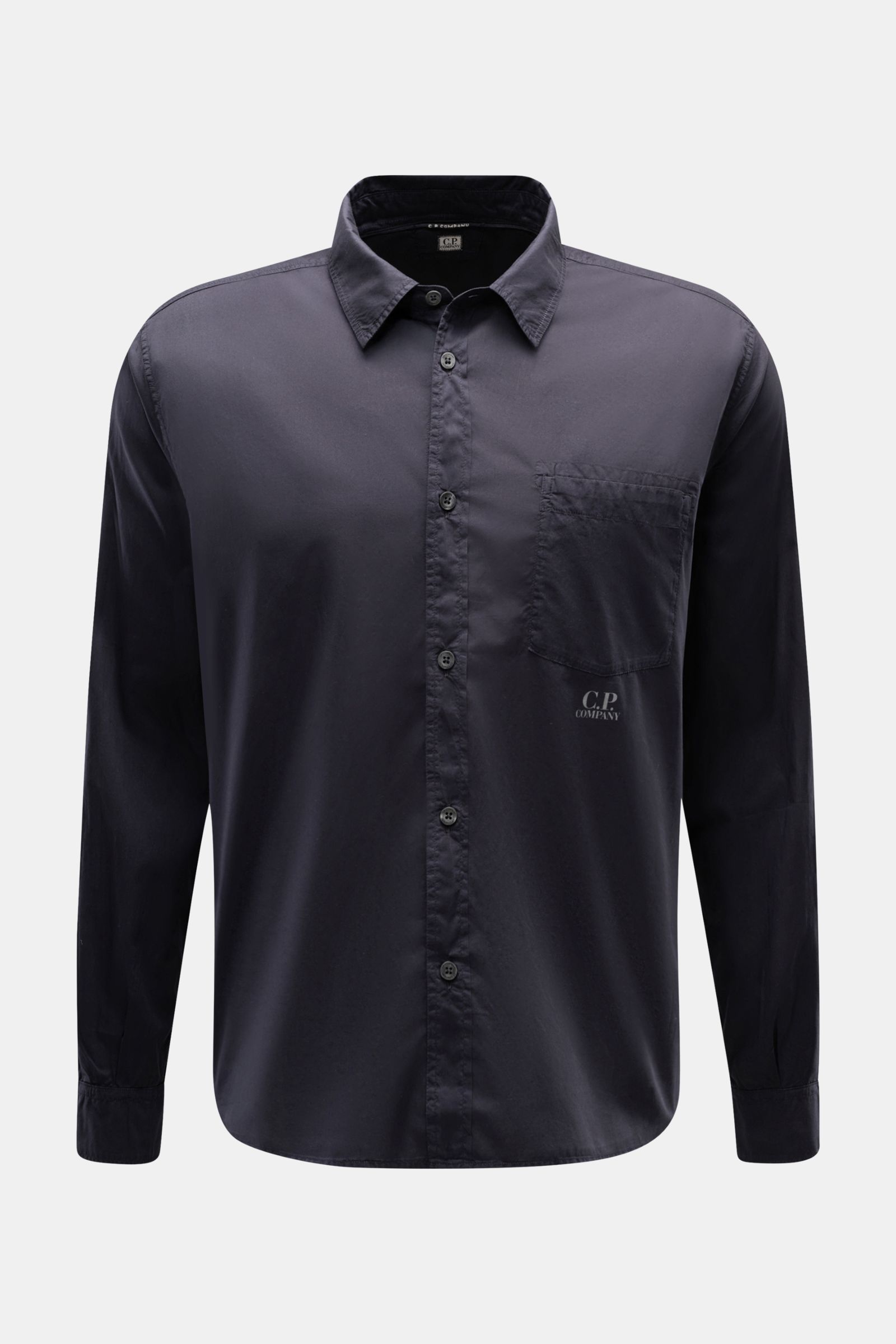 C.P. Company Casual Hemd schmaler Kragen navy, frontale Nahaufnahme, reine Baumwolle, leichte Qualität, Brusttasche, sportliche Manschetten, Regular Fit.