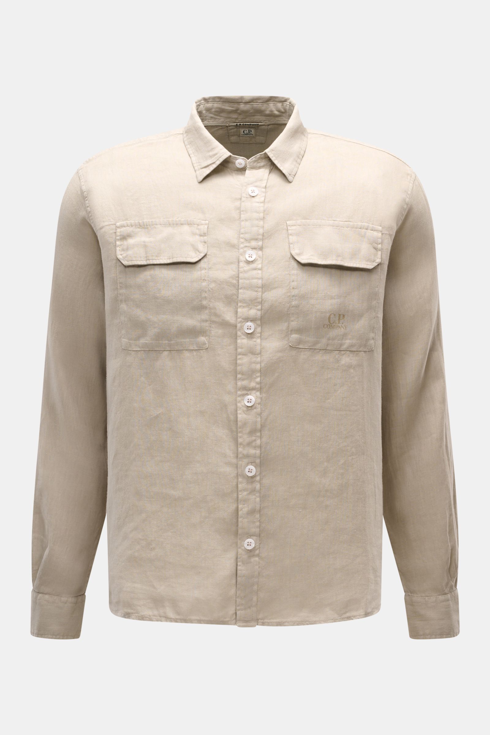 C.P. Company Linen shirt narrow collar sand shown from the front, pure linen with soft feel, garment-dyed, regular fit, patch button placket, breast pockets with flaps and logo print, classic barrel cuffs, rounded hem with slightly elongated back.