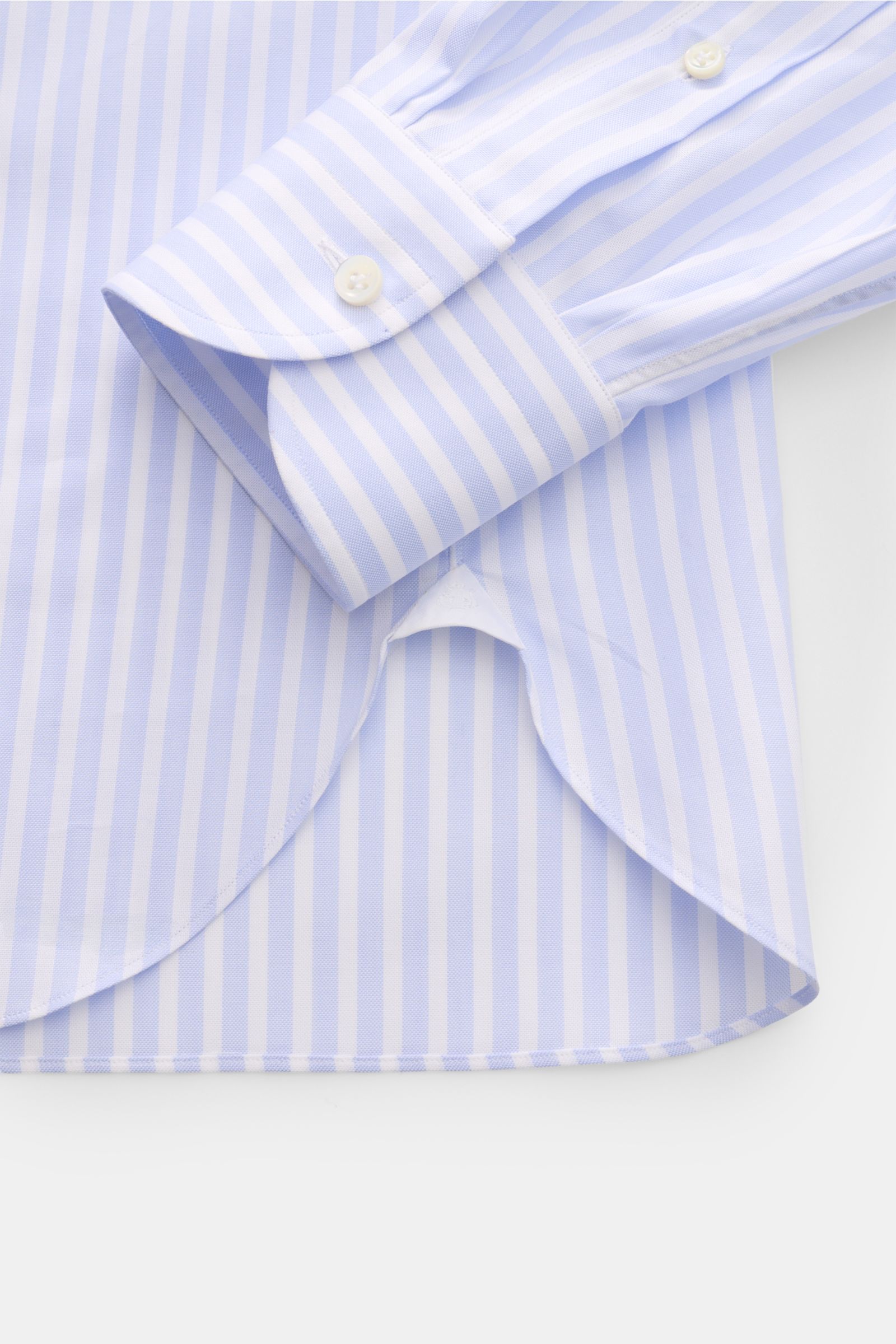 Giampaolo Oxford-Hemd Button-Down-Kragen pastellblau/weiß gestreift, Slim Fit, Baumwolle, Sportmanschette, gerundeter Saum, Detailansicht von unten.