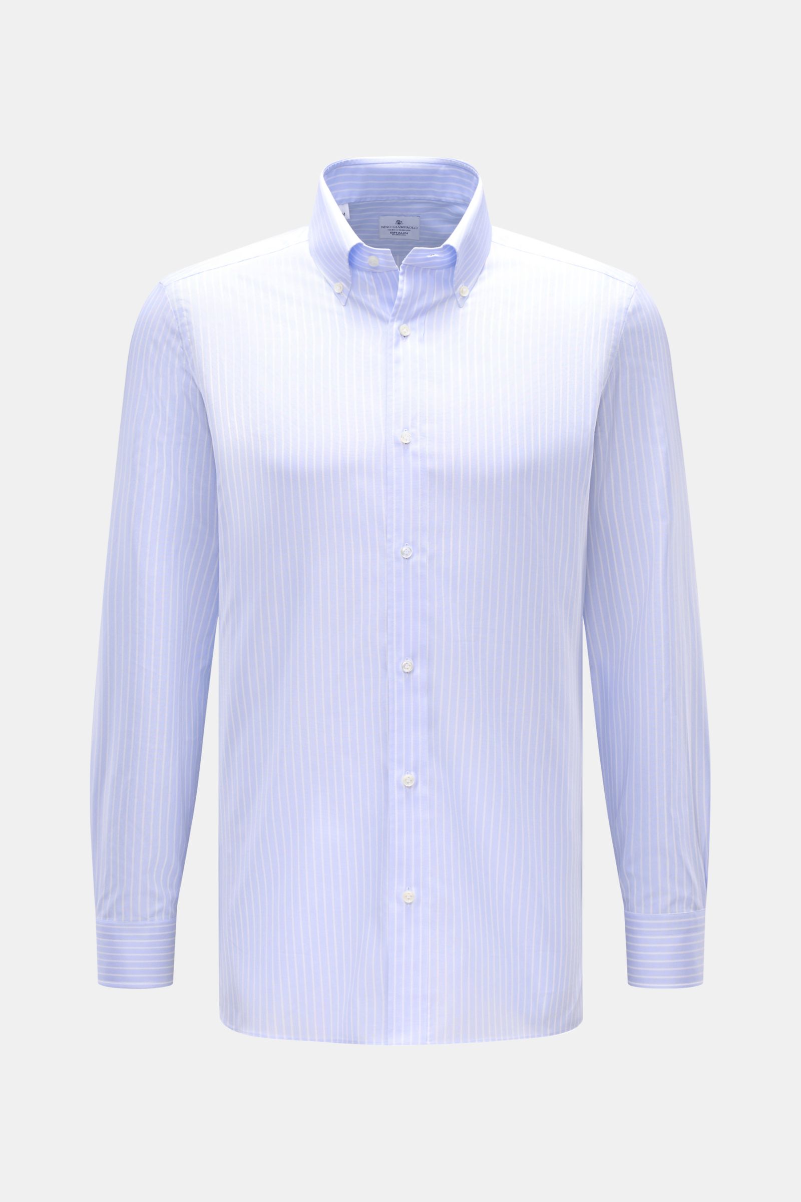 Giampaolo Oxford-Hemd Button-Down-Kragen hellblau/weiß gestreift shown from the front, slim fit, pure cotton Oxford fabric, lightly textured, button-down collar, classic sport cuffs, back waist darts, rounded hem. Klassiker vom italienischen Hemdenexpe