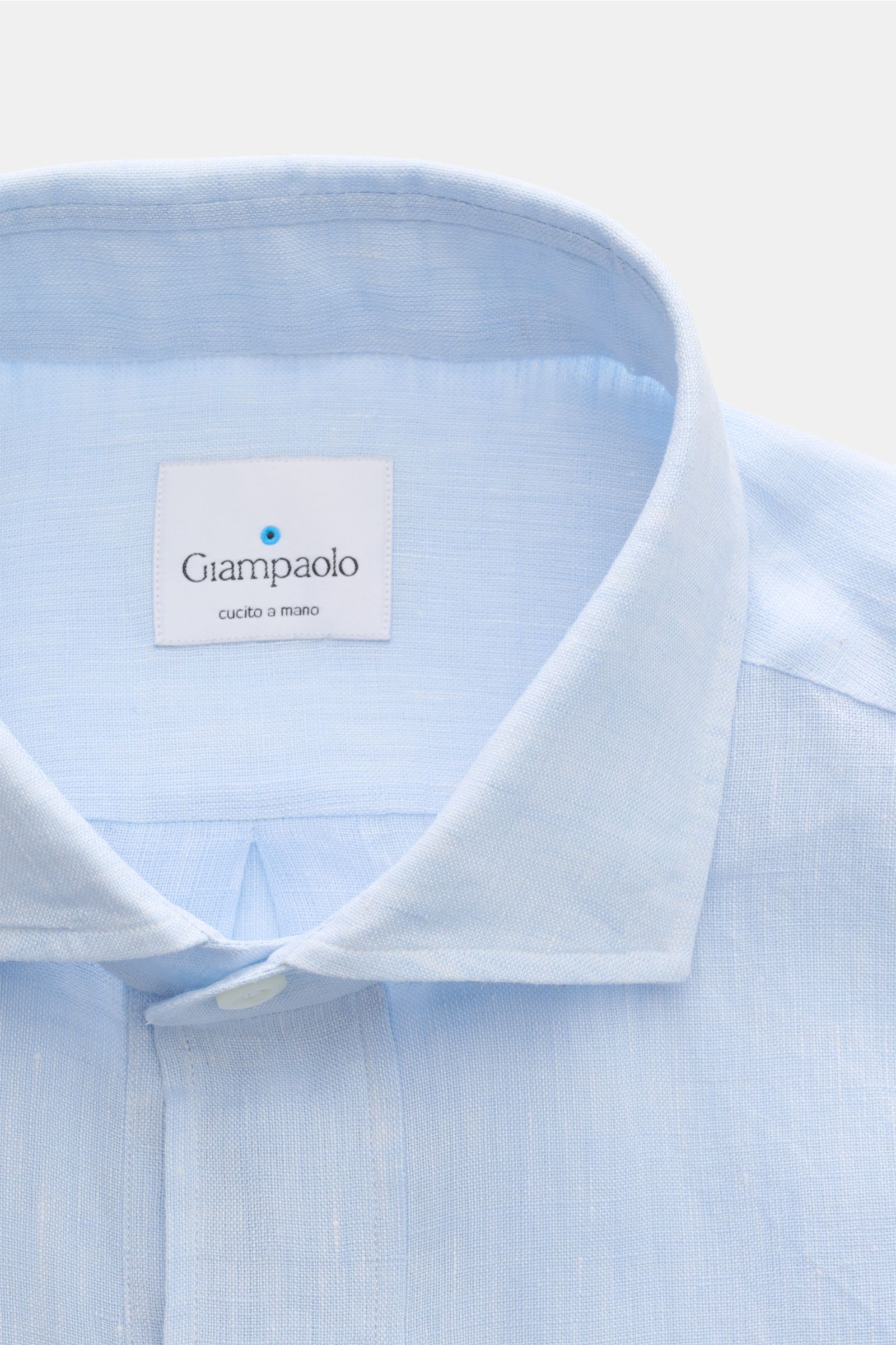 Giampaolo Leinen Popover-Hemd Haifisch-Kragen hellblau, Nahaufnahme von Kragen und Knopfleiste, reines Leinen, Regular Fit, leichte Struktur.