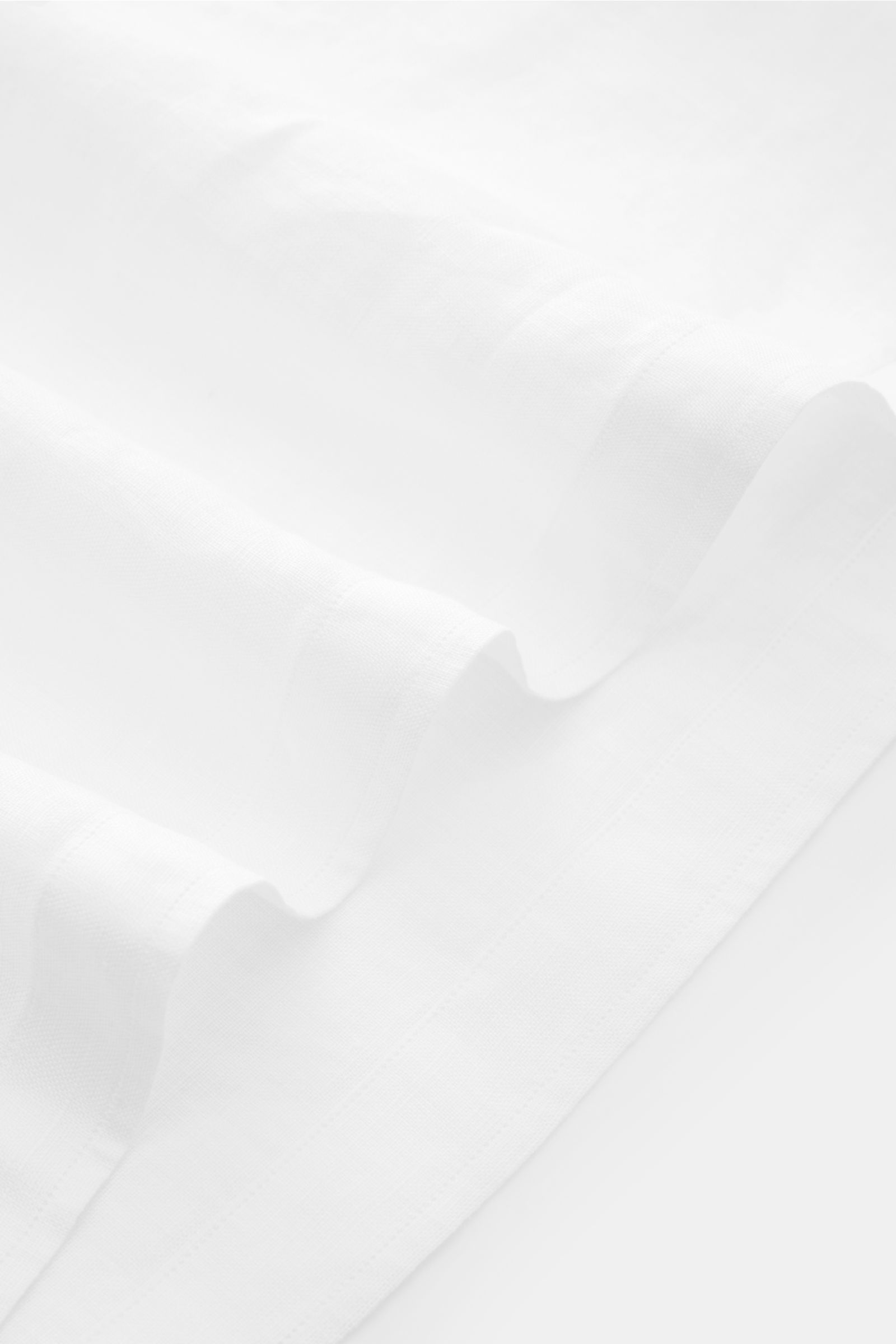 Giampaolo Leinen Popover-Hemd Haifisch-Kragen weiß, Detailaufnahme Saum mit kurzer Saumschlitze, Regular Fit, reine Leinenqualität.