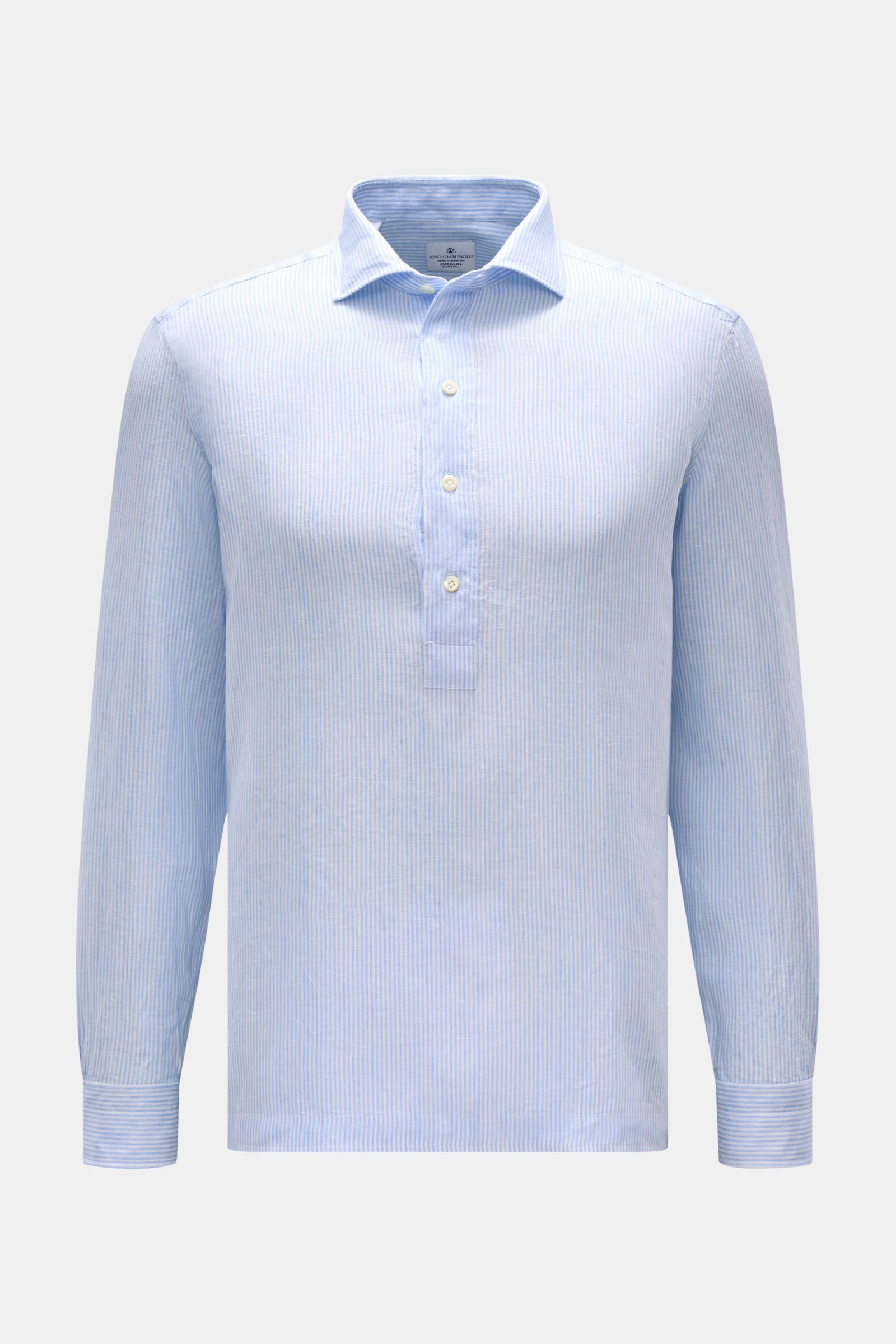 Front view of Giampaolo Popover-Leinenhemd Haifisch-Kragen hellblau/weiß gestreift, a classic Italian linen shirt with shark collar, popover style, lightweight fabric, regular fit, structured weave, patch button placket, sport cuffs, straight hem, and sho