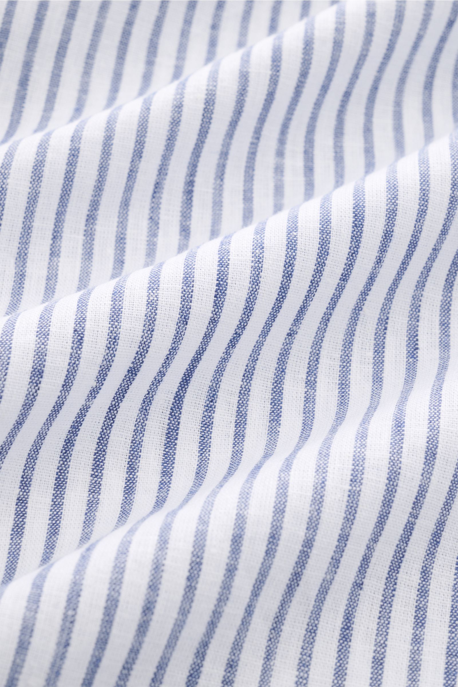 Giampaolo Casual Hemd Haifisch-Kragen weiß/navy gestreift, Nahaufnahme des leichten Baumwolle-Leinen-Gewebes mit strukturierter Oberfläche.