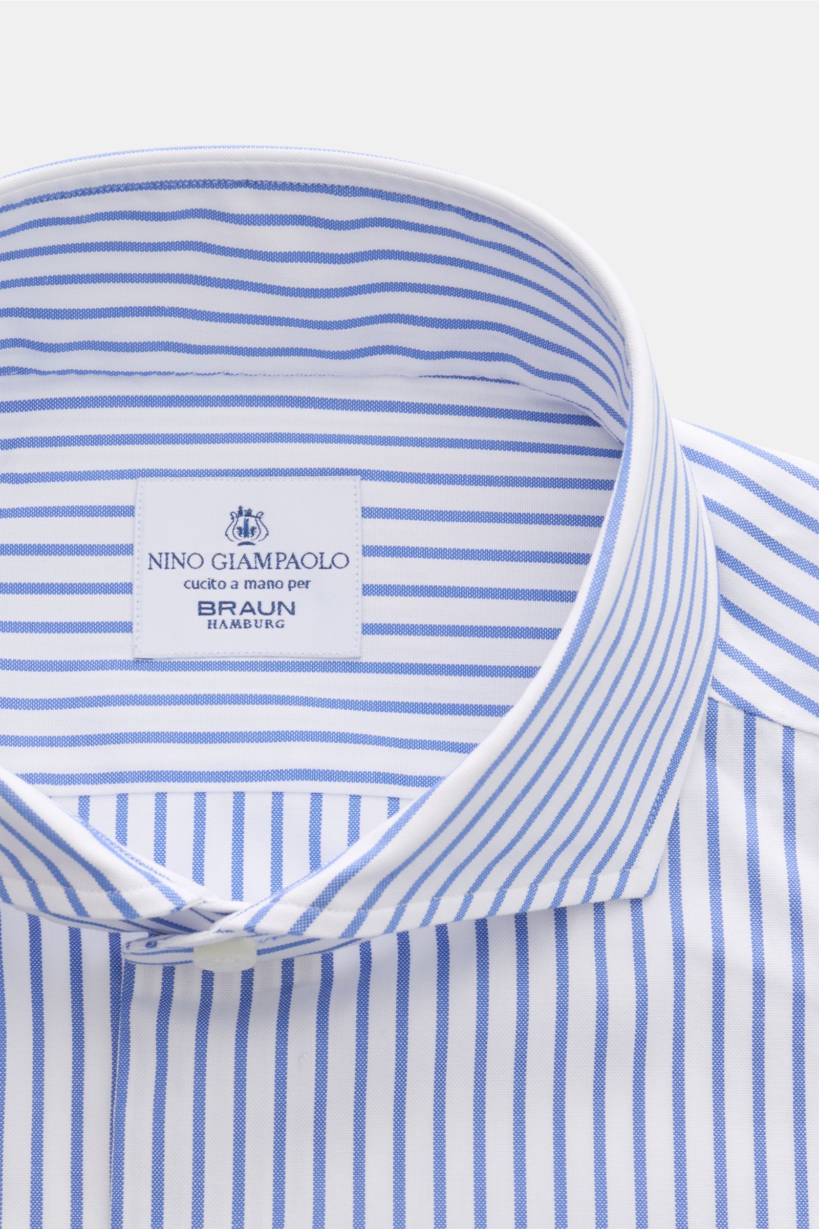 Giampaolo Oxford-Hemd Haifisch-Kragen weiß/dunkelblau gestreift, Nahaufnahme von oben, Oxford, Slim Fit, weicher Griff.