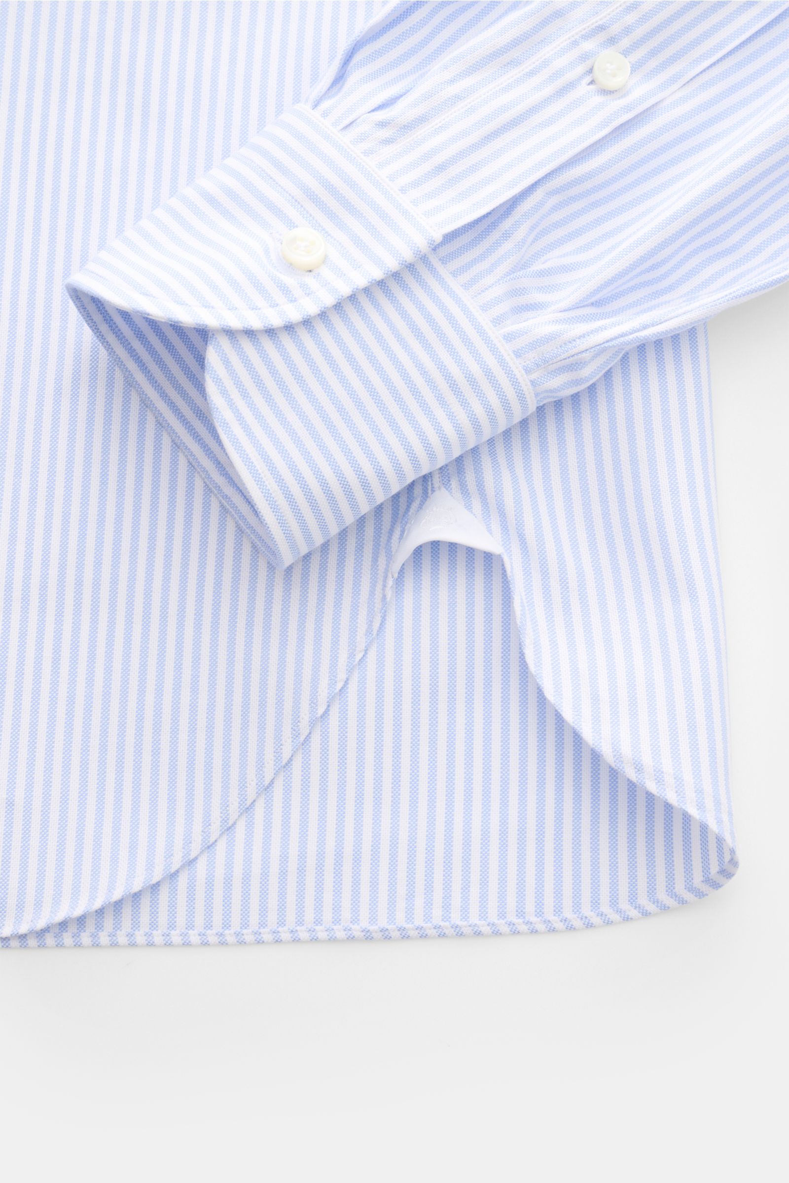 Giampaolo Oxford-Hemd Haifisch-Kragen weiß/hellblau gestreift, Detailaufnahme der Manschette und des gerundeten Saums aus reiner Baumwolle.