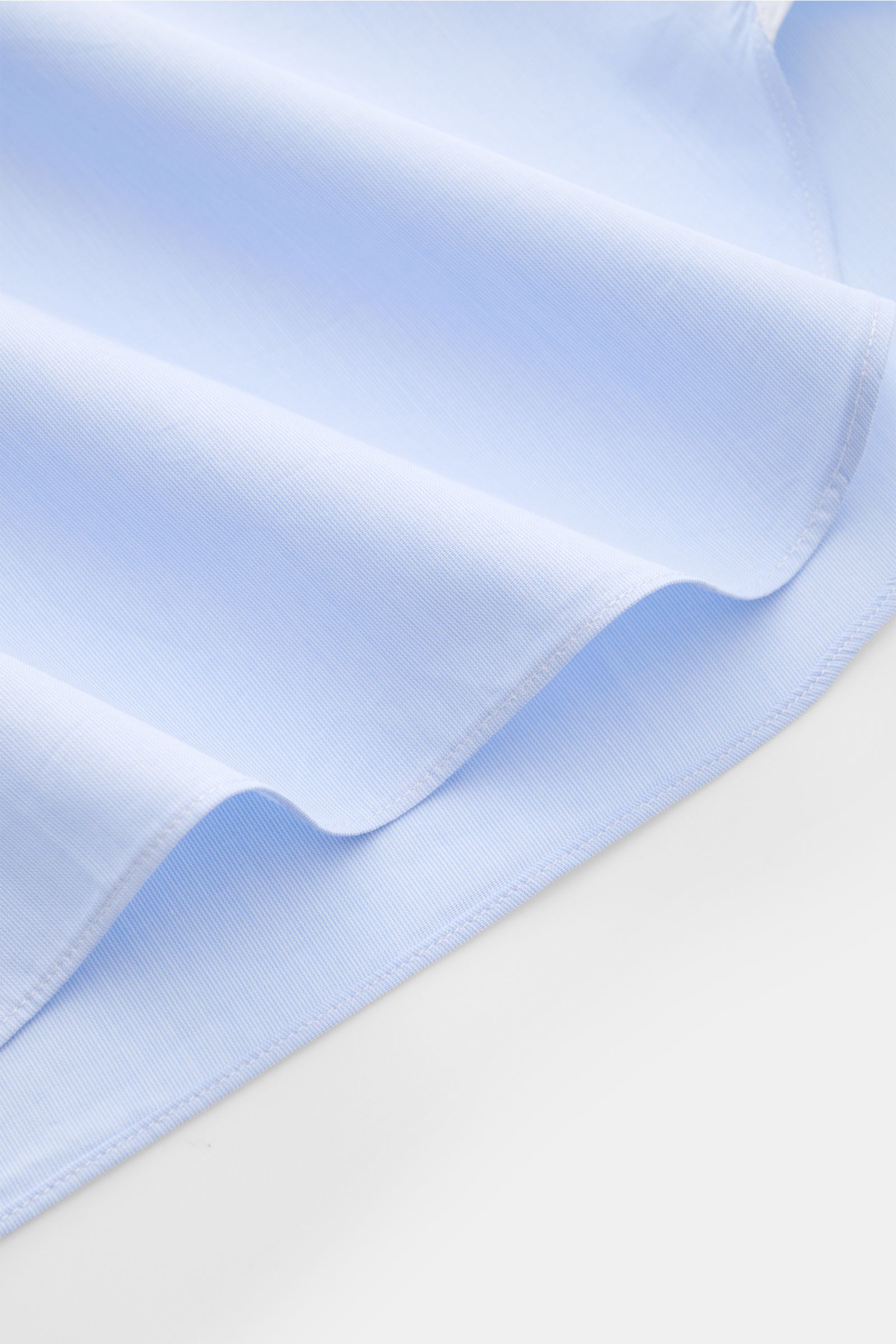 Giampaolo Casual Hemd Haifisch-Kragen hellblau, Nahaufnahme vom gerundeten Saum, Slim Fit, Pinpoint-Baumwolle, glatter Griff, klassische Sportmanschette.