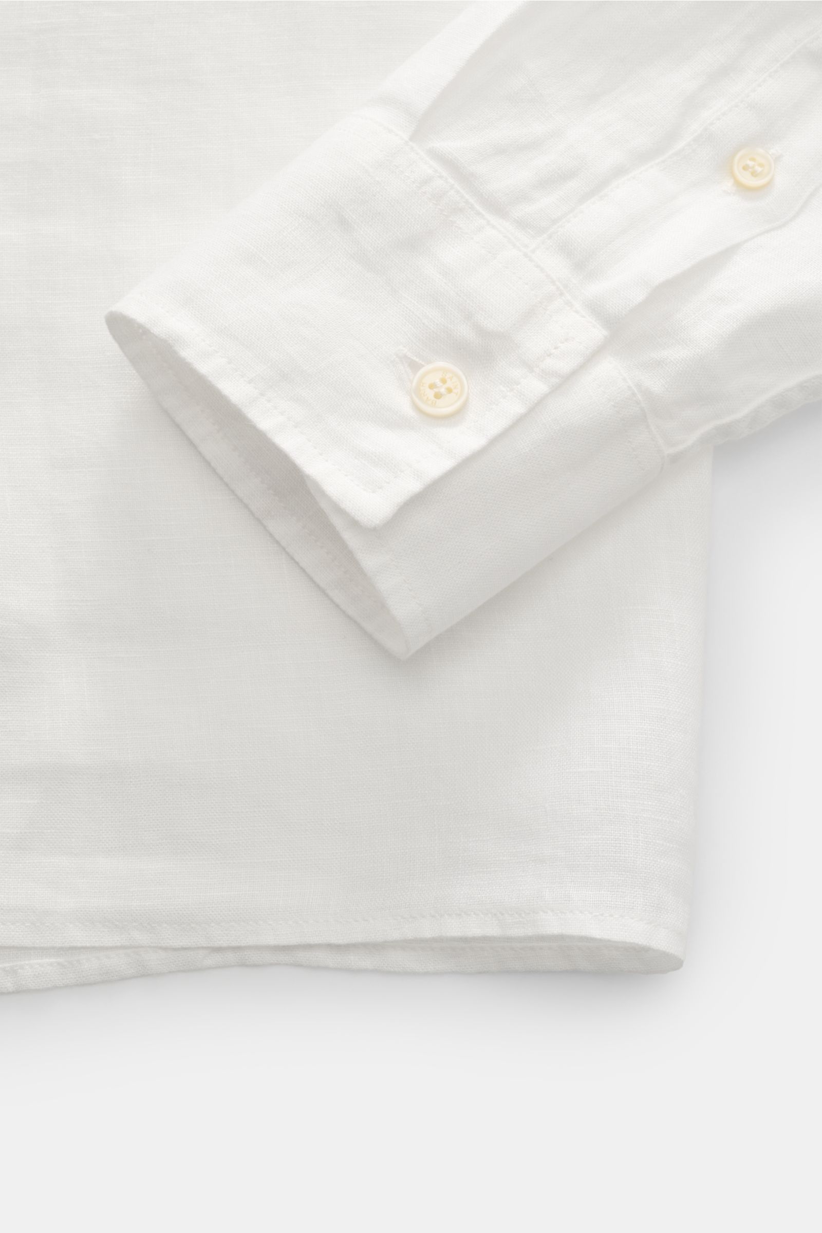 MC2 Saint Barth Popover-Leinenhemd 'Raphael' Haifisch-Kragen offwhite, Detailaufnahme Manschette, reines Leinen, leichte Struktur.
