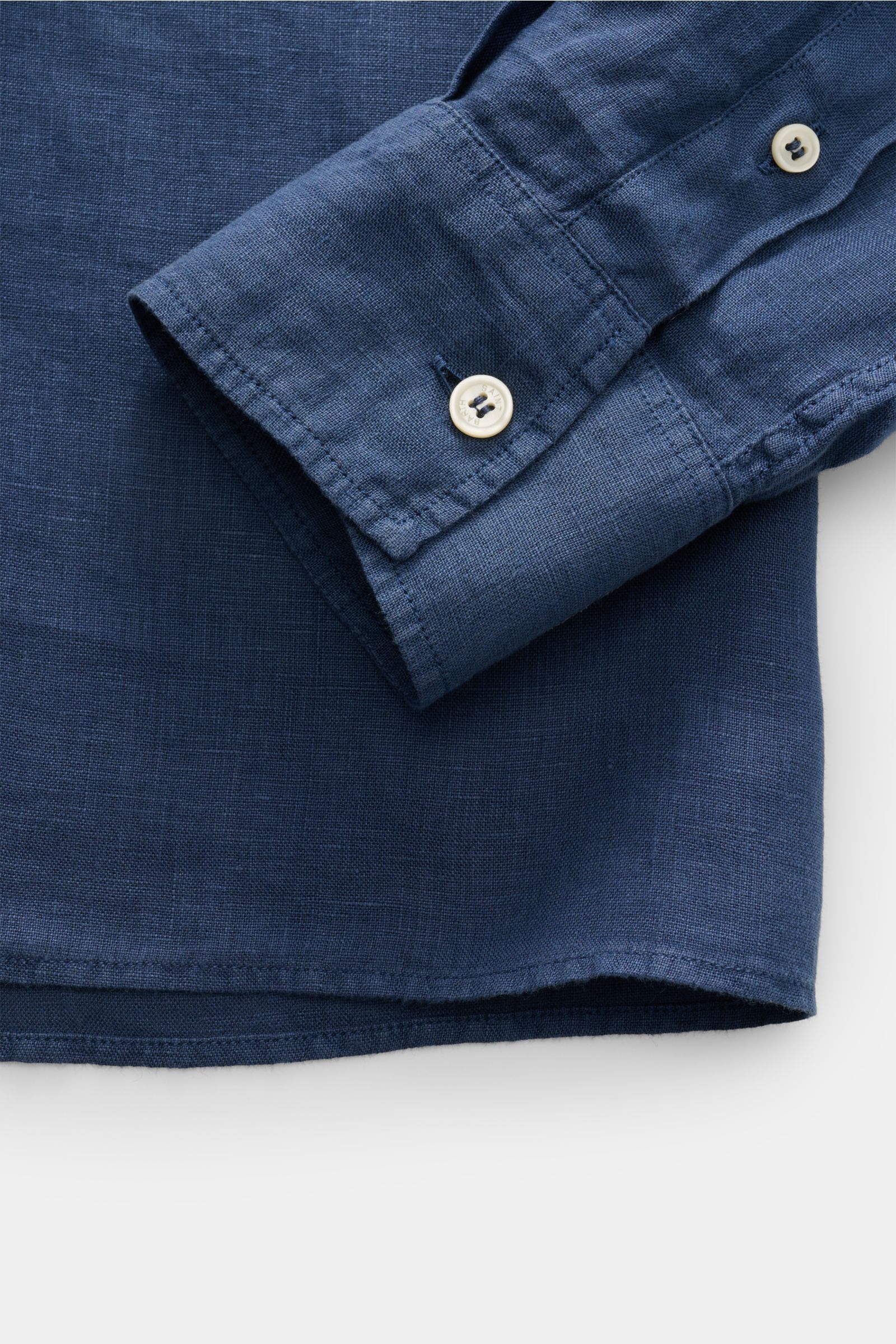 MC2 Saint Barth Popover-Leinenhemd 'Raphael' Haifisch-Kragen dunkelblau, Detailaufnahme Manschette, reine Leinenstruktur, leichter Stoff, Regular Fit, französische Knopfleiste, gerader Saum.