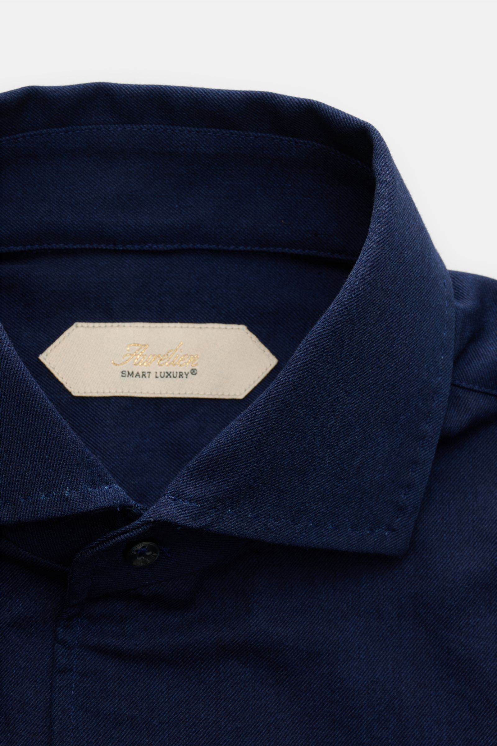 Aurélien Casual Hemd Haifisch-Kragen navy, aus reinem Baumwoll-Twill, Slim Fit, Haifisch-Kragen, französische Knopfleiste, Detailansicht von oben.