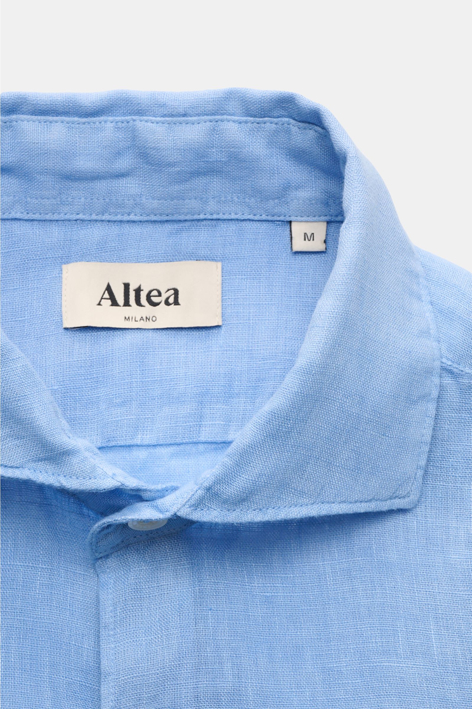 Altea Leinenhemd 'Mercer' Haifisch-Kragen blau aus reiner Leinen-Gaze, Slim Fit, weicher Griff, Haifisch-Kragen, Detailansicht von oben.