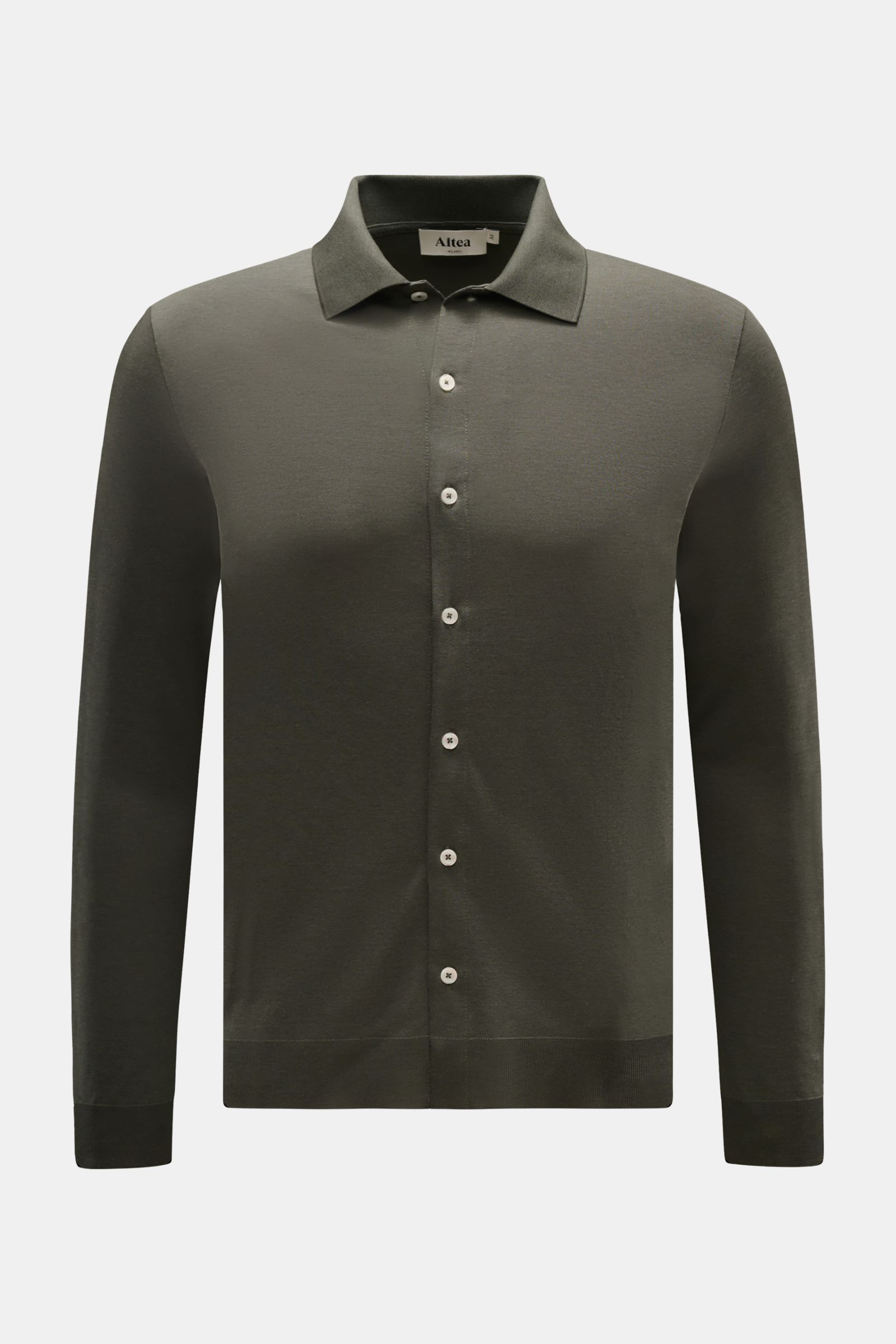 Altea Jersey-Hemd 'Julius' Polokragen dark olive, frontale Ansicht, Slim Fit, Polokragen, glatte Knopfleiste, gerippte Bündchen, Mix aus Lyocell und Baumwolle.