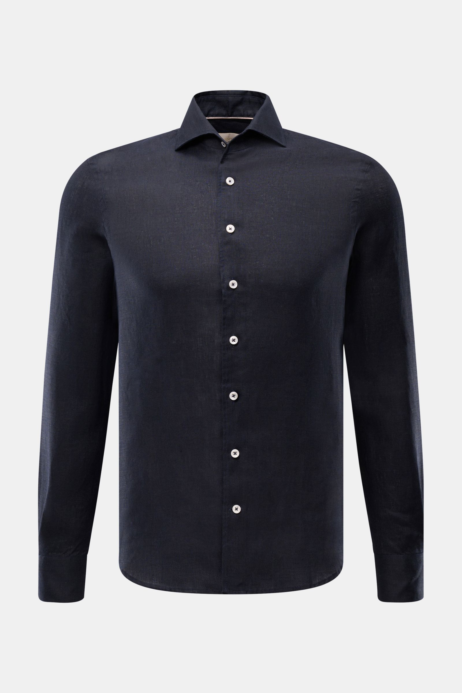 Front view of Aurélien Linen shirt shark collar dark navy, slim fit with white buttons, classic barrel cuffs, and rounded hem.

Want to get into the holiday mood? With its fine linen fabric, this versatile shirt by the brand AURÉLIEN is an all-rounder 
