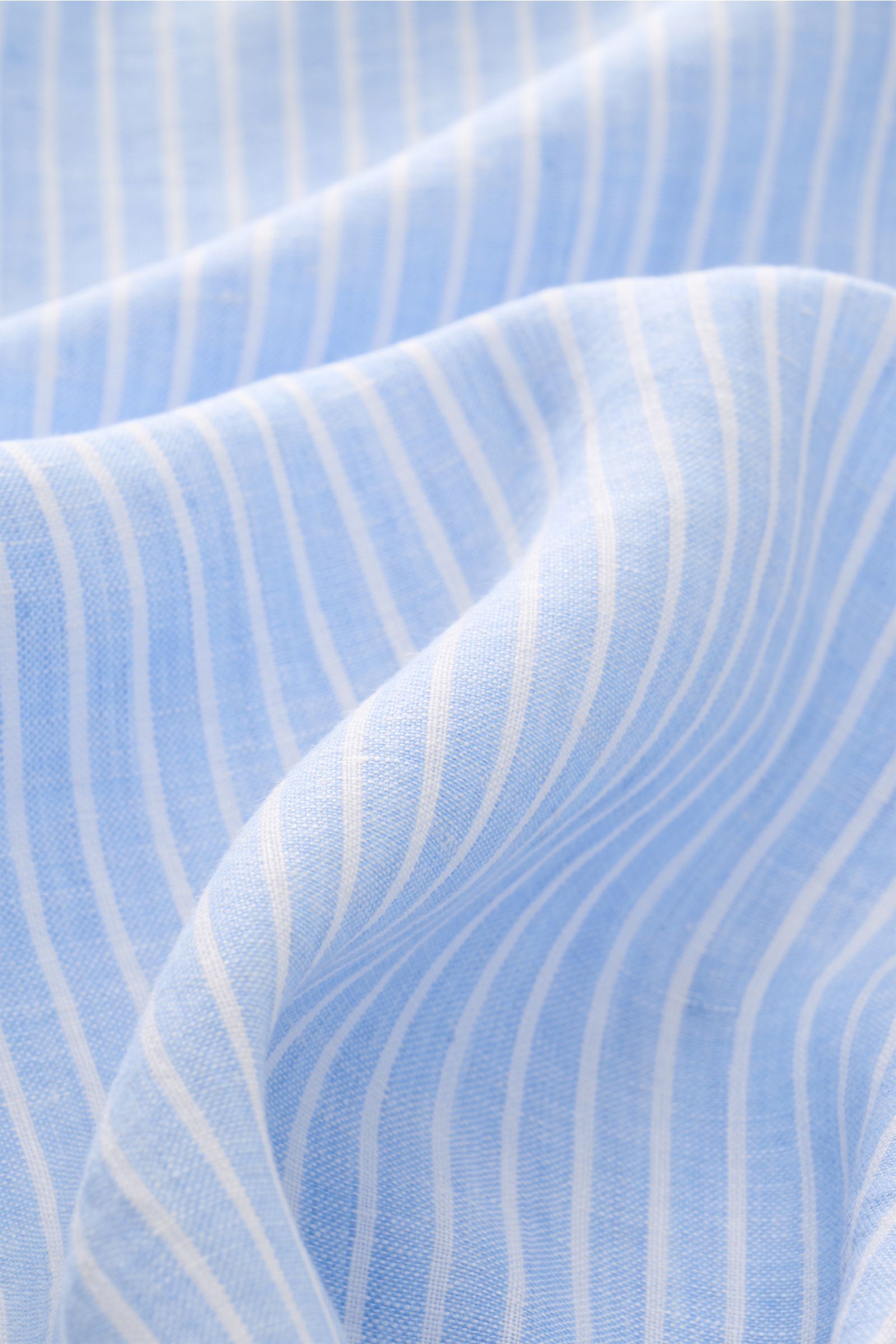 Close-up fabric detail of Polo Ralph Lauren Linen shirt button-down collar light blue/white striped, showing the fine linen weave and soft texture from a top-down angle.

Description:
A summer classic from POLO RALPH LAUREN: This minimalist slim fit sh