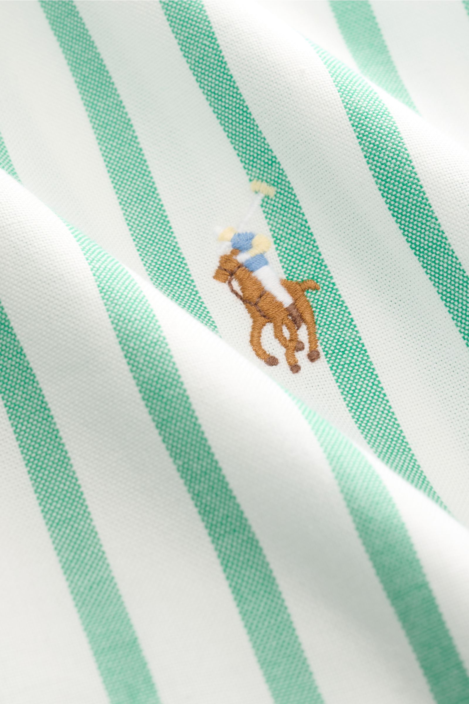 Alt tag (125 characters max): Close-up of Polo Ralph Lauren Casual Hemd Button-Down-Kragen grün/weiß gestreift fabric with logo embroidery, front view.

Additional description:  
Stilvoll durch den Sommer: Das Slim-Fit-Hemd von POLO RALPH LAUREN ergänz