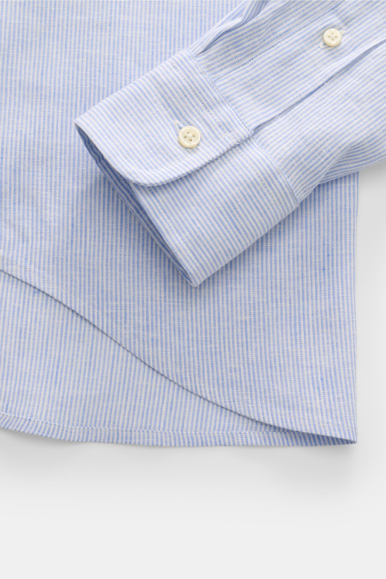 Close-up front view of Polo Ralph Lauren Oxford shirt shark collar light blue/white striped showing cuff and rounded hem details.

A stylish classic with attention to detail: This summery shirt by POLO RALPH LAUREN is made of linen and cotton and featu