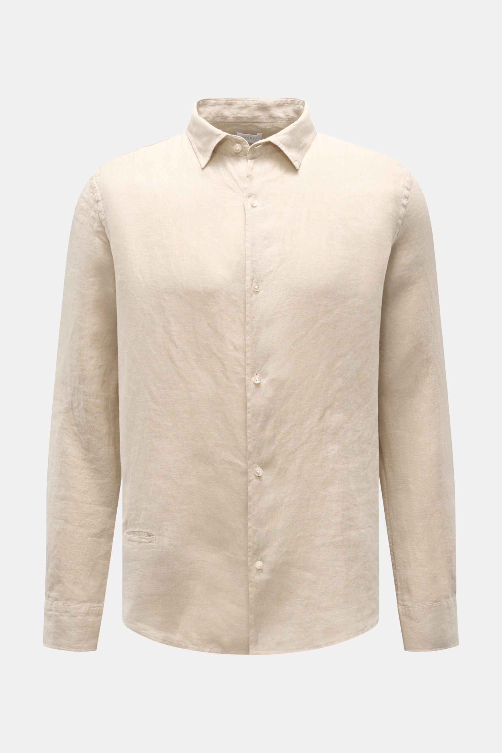 Front view of 04651/ A trip in a bag Leinenhemd schmaler Kragen sand, a sand-colored linen shirt with narrow collar, French placket, and classic cuffs, featuring a breathable, lightweight texture for a relaxed summer look. 