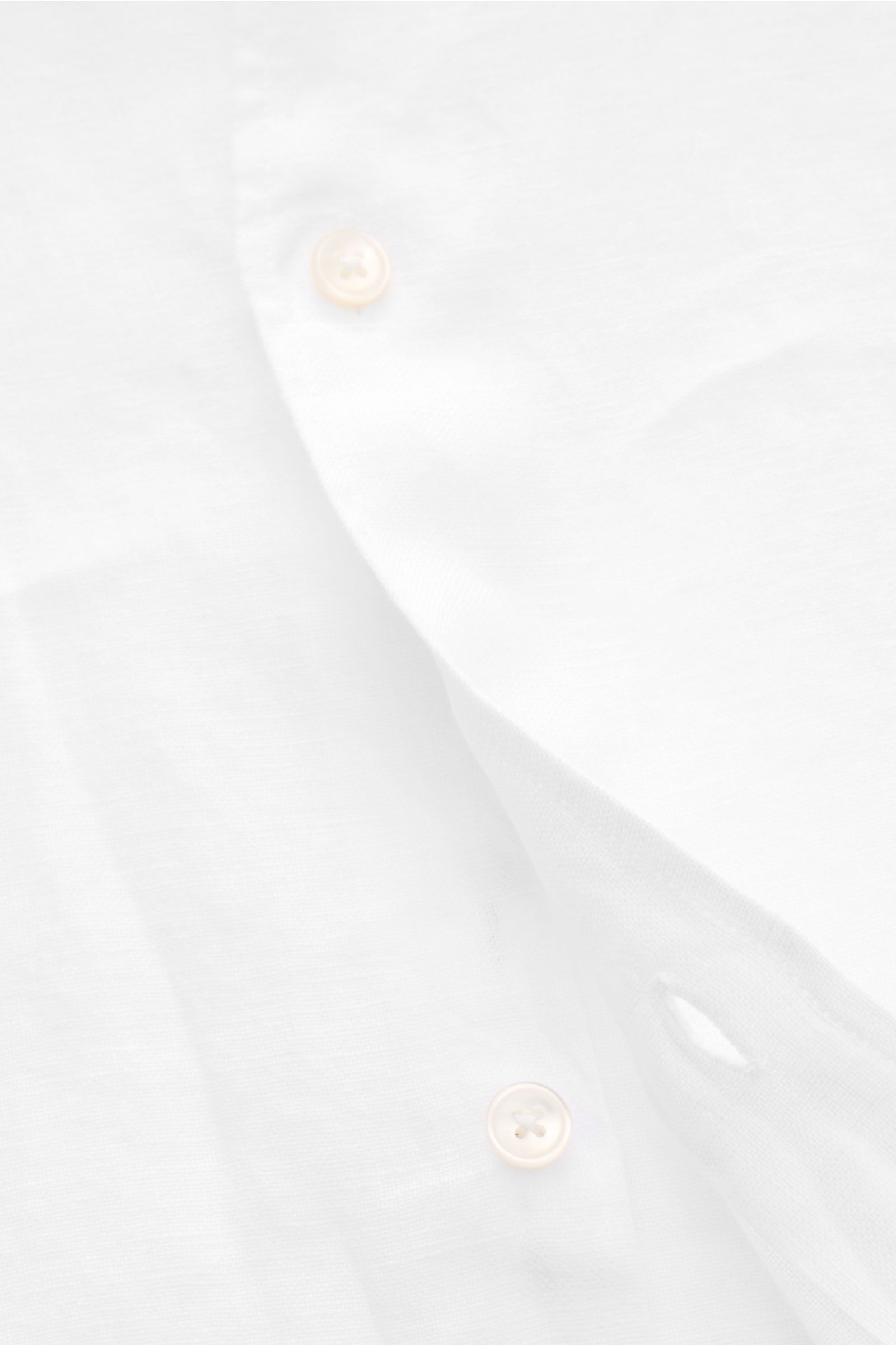 Close-up view of the 04651/ A trip in a bag Linen shirt 'Linen Guru' grandad collar white, showing pure linen fabric, French button placket, and soft texture. Summer for your skin: The airy casual shirt 'Linen Guru' by 04651/ A TRIP IN A BAG is made of pu