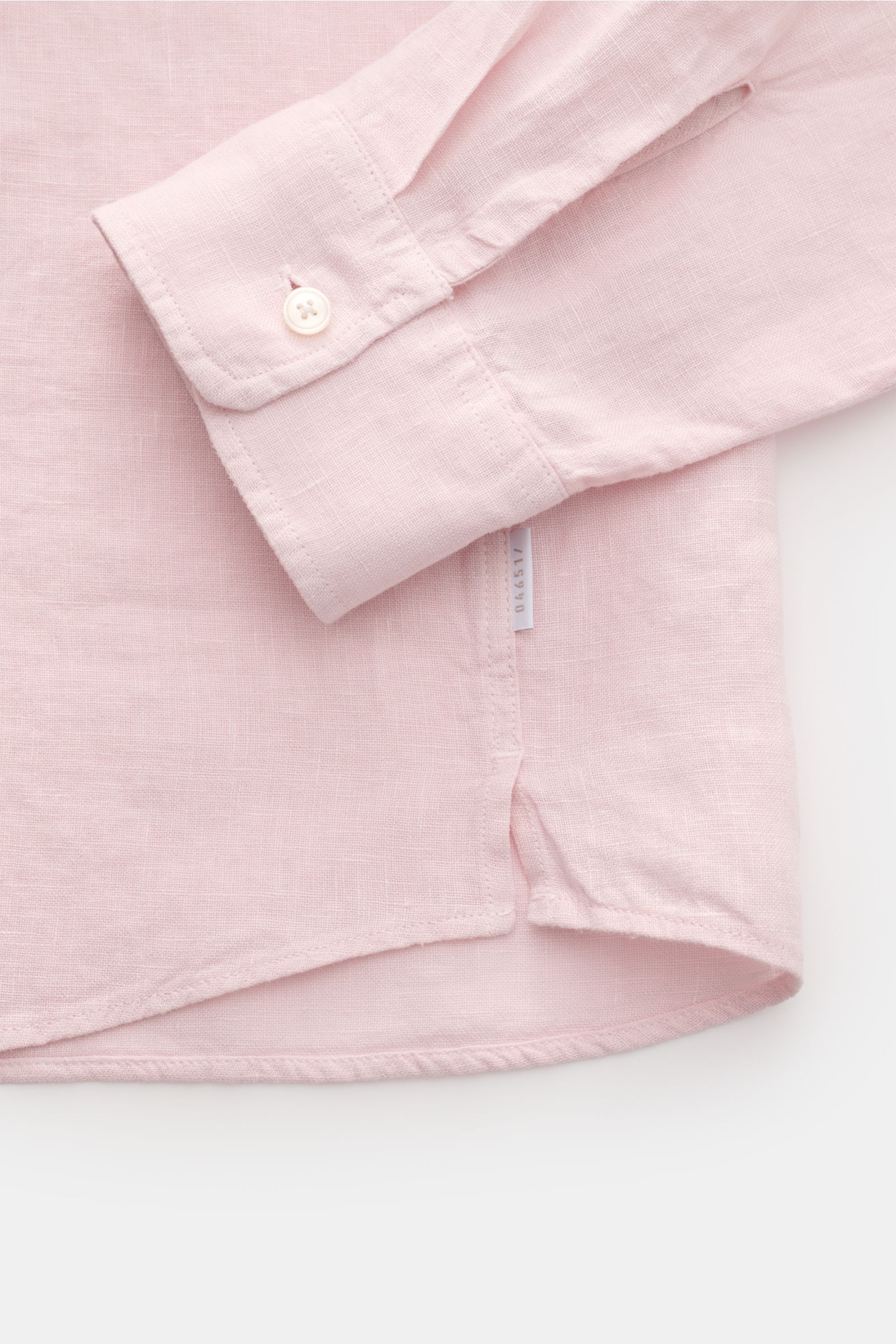 04651/ A trip in a bag Leinenhemd 'Linen Guru' Grandad-Kragen rosé, Nahaufnahme Saum, Manschette, kurze Saumschlitze, weiches reines Leinen.