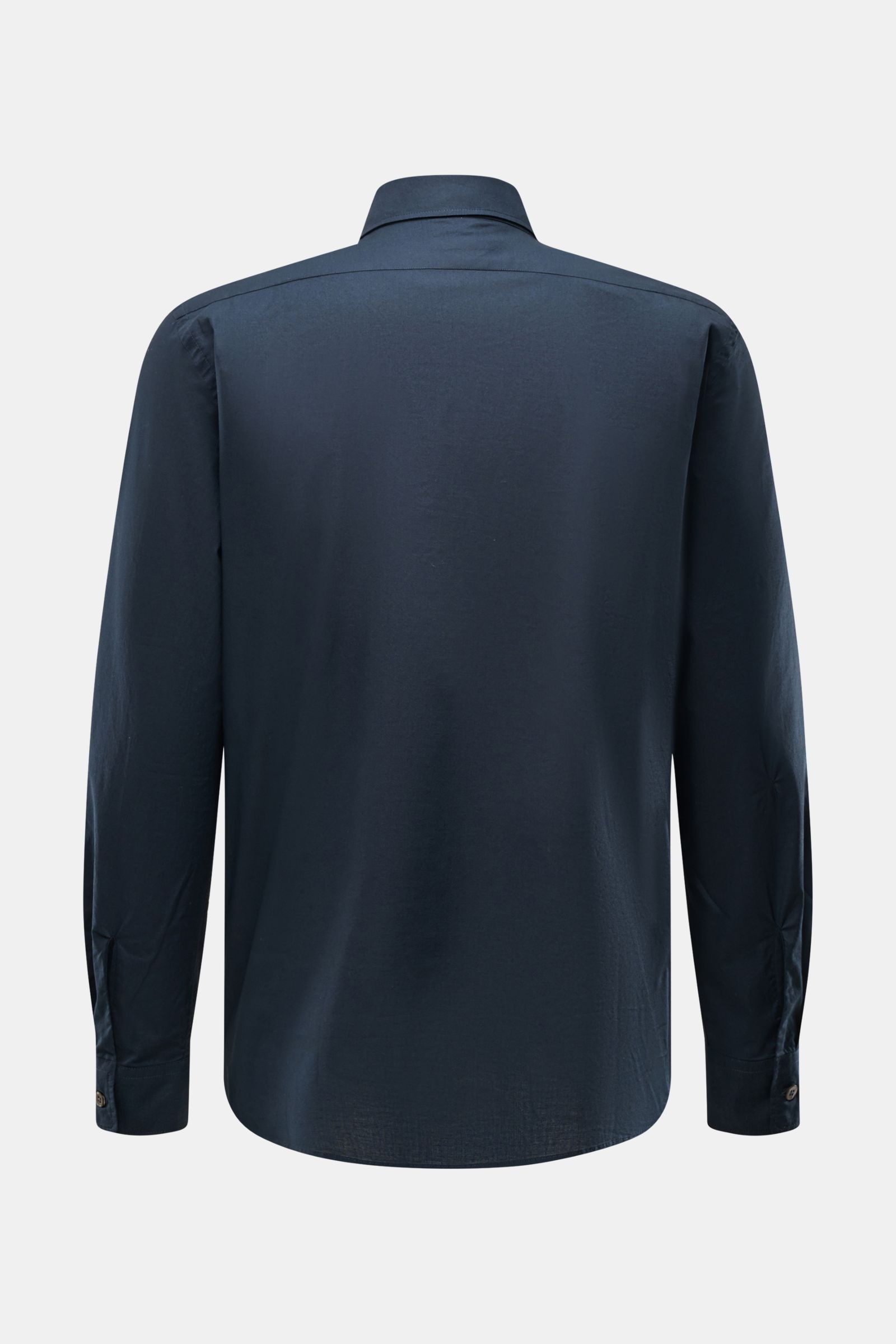 Back view of the 04651/ A trip in a bag Casual shirt 'Cloudy Shirt' slim collar navy, showing long sleeves and slightly rounded hem.

Lightweight and comfortable for hot days: The casual shirt 'Cloudy Shirt' by 04651/ A TR