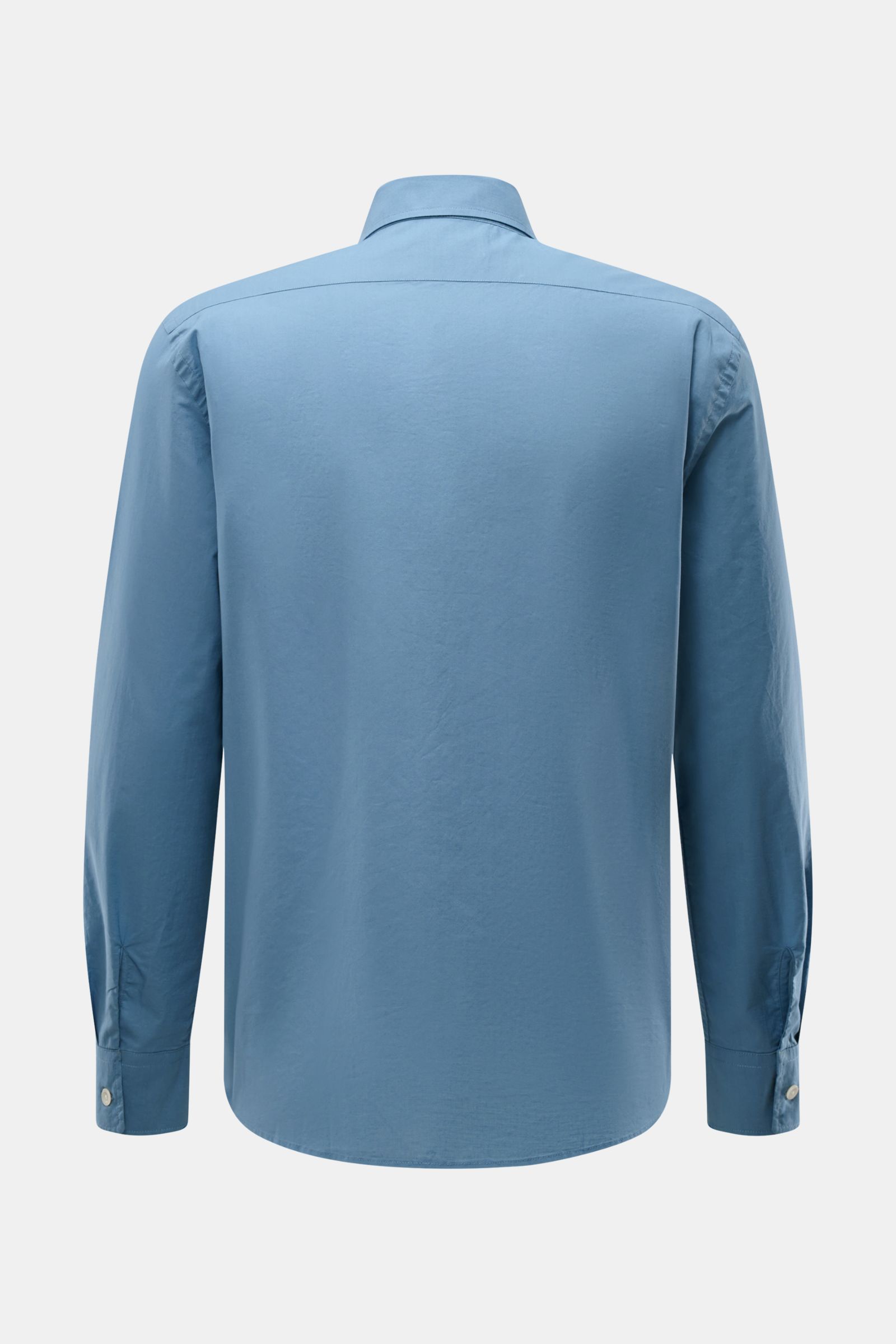 Back view of the 04651/ A trip in a bag Casual shirt 'Cloudy Shirt' slim collar smoky blue in lightweight cotton with long sleeves.

Lightweight and comfortable for hot days: The casual shirt 'Cloudy Shirt' by 04651/ A TRI