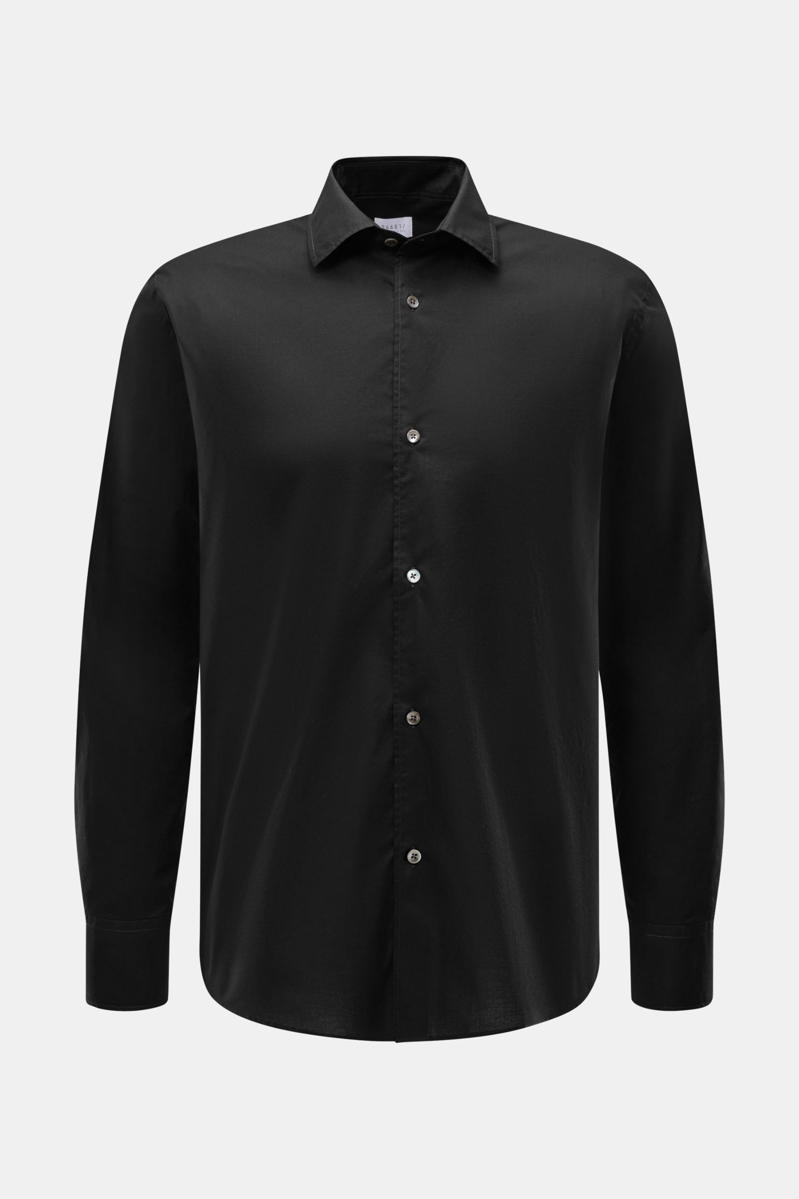 04651/ A trip in a bag Casual Hemd 'Cloudy Shirt' schmaler Kragen schwarz, frontale Nahaufnahme, reine Baumwolle, Regular Fit, leichte Qualität, weicher Griff, französische Knopfleiste, Sportmanschette, leichter Saum, kleines Weblabel.