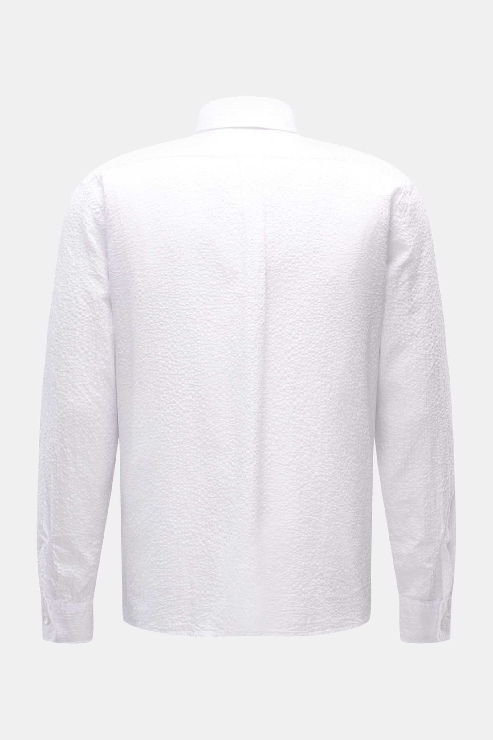 Rear view of the 04651/ A trip in a bag Seersucker shirt Kent collar white, showing lightweight pure cotton fabric with textured seersucker, long sleeves, and classic barrel cuffs.

Effortlessly 