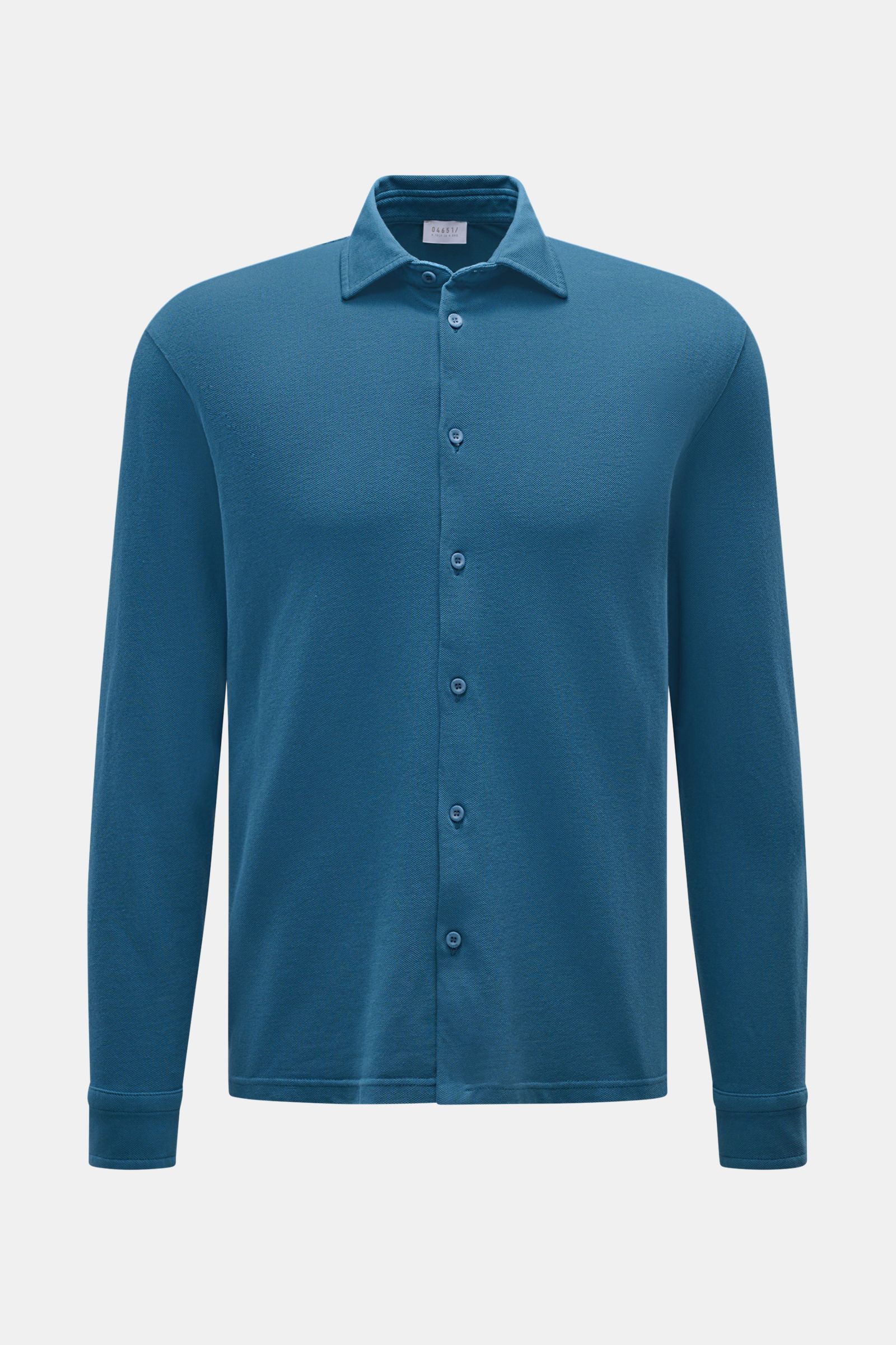 Front view of 04651/ A trip in a bag Piqué shirt slim collar teal in pure cotton piqué, garment-dyed with regular fit, narrow collar, French button placket, barrel cuffs, straight hem, short hem vents, and small woven label. Casual everyday basic perfect 