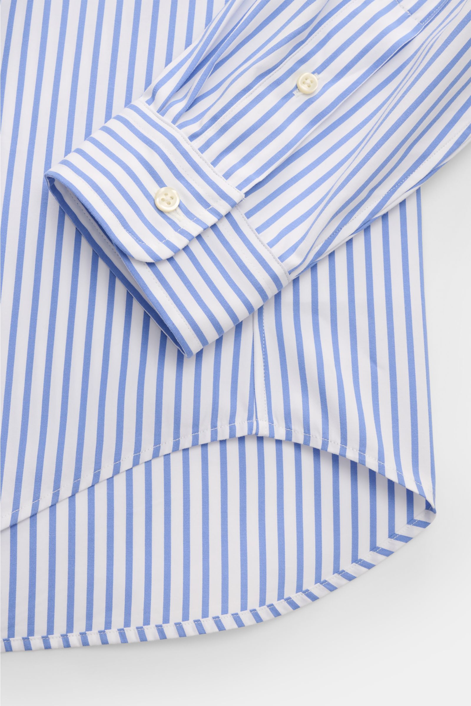 Polo Ralph Lauren Casual Hemd Button-Down-Kragen blau/weiß gestreift, Detailaufnahme von Manschette und gerundetem Saum, reine Baumwolle, Regular Fit.