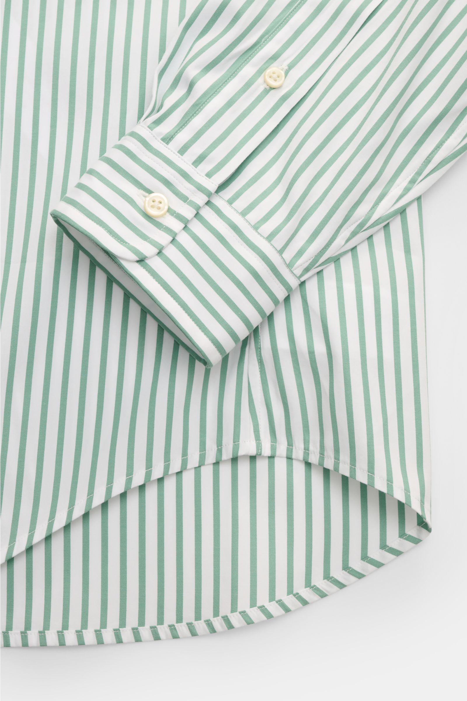 Polo Ralph Lauren Casual Hemd Button-Down-Kragen grün/weiß gestreift, Detailaufnahme von Manschette und gerundetem Saum, reine Baumwolle, Regular Fit.