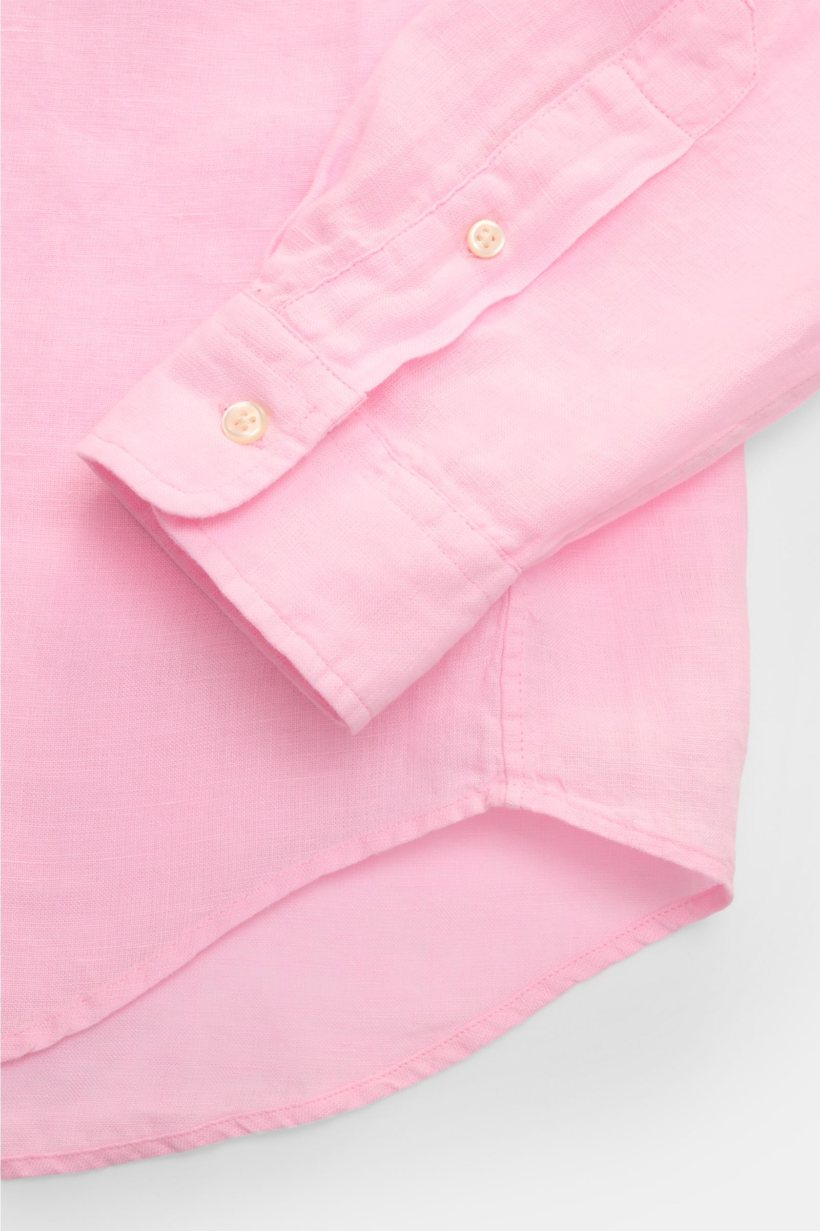 Polo Ralph Lauren Leinenhemd Button-Down-Kragen rosé, Detailansicht von Manschette und gerundetem Saum, weiche Leinenqualität.