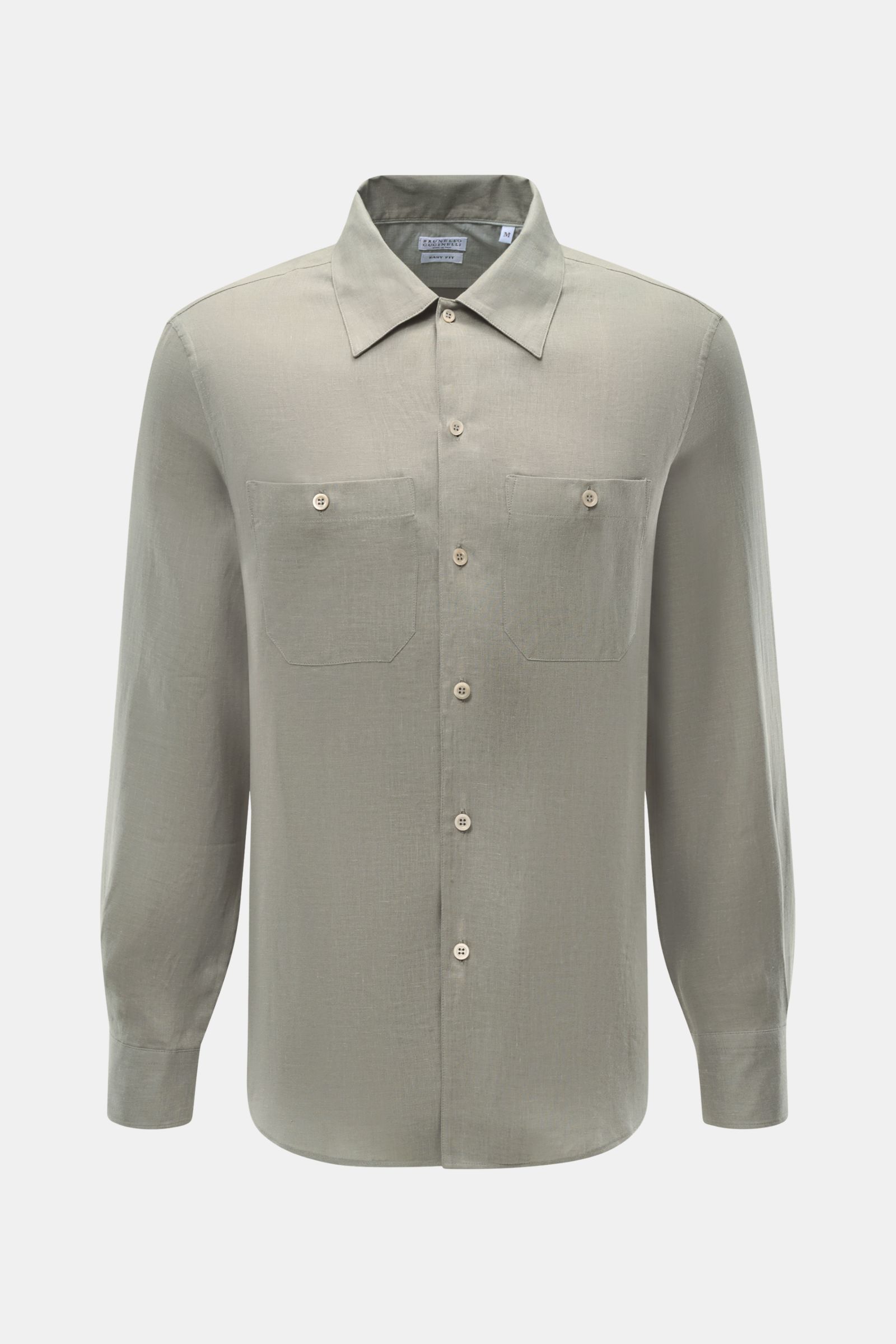 Front view of a sage linen shirt, the Brunello Cucinelli Leinenhemd Haifisch-Kragen salbei, showcasing fine linen quality with shark collar, patch chest pockets, mother-of-pearl buttons on French placket, classic sport cuffs, regular fit, and slightly rou