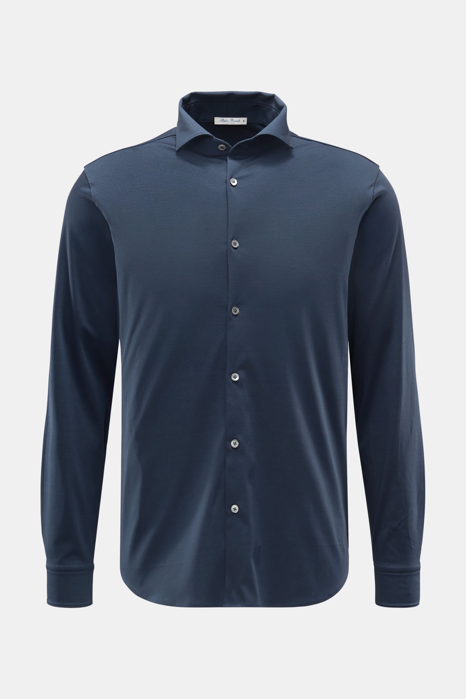 Frontale Ansicht des dunkelblauen Stefan Brandt Jersey-Hemd 'Otis' Haifisch-Kragen mit weichem Jersey aus Pima-Baumwolle, Slim Fit, Perlmuttknöpfen und gerundetem Saum.