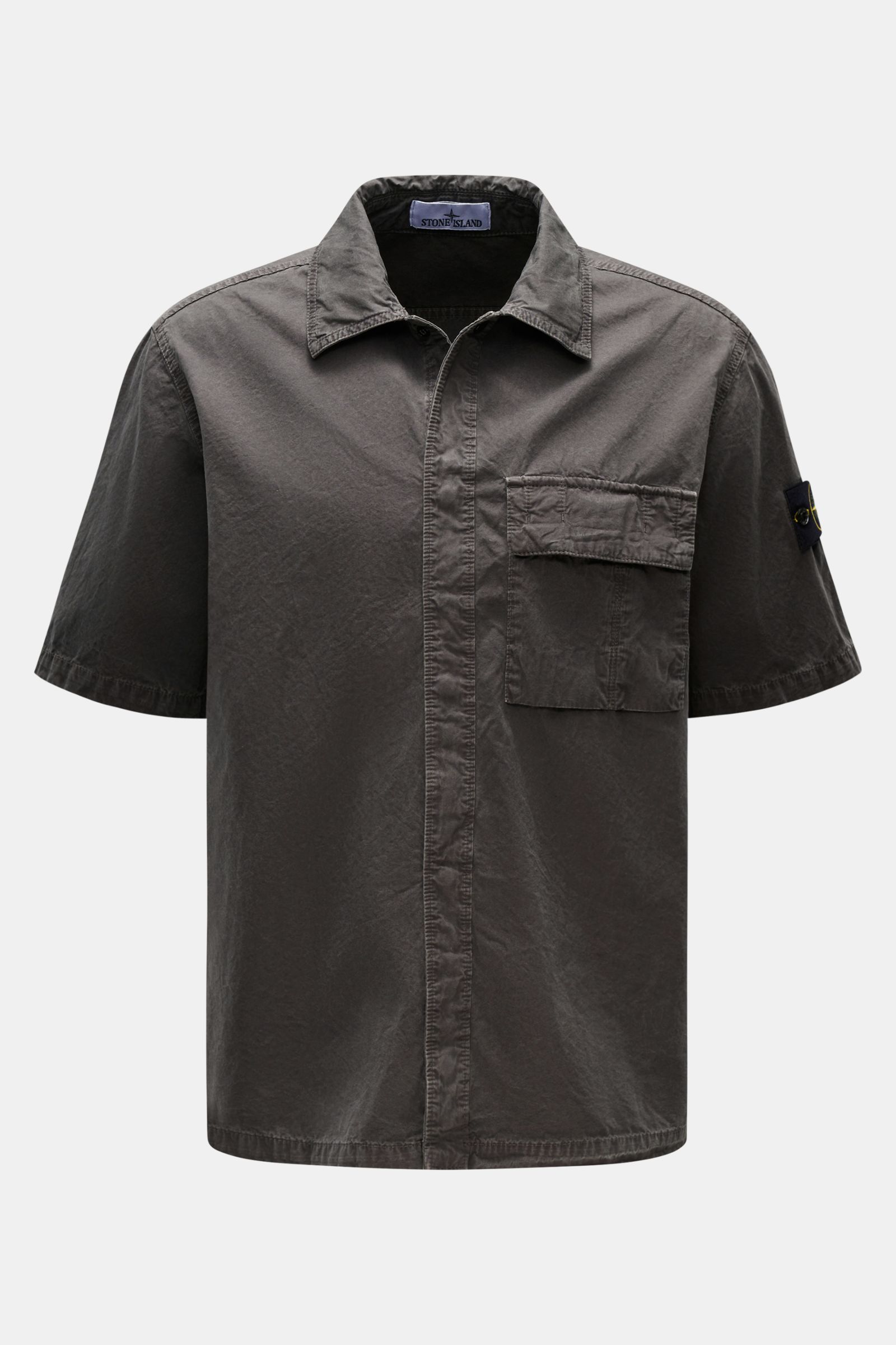 Stone Island Short sleeve shirt 'Brushed Canvas' Kent collar anthracite, front view, made of pure organic cotton canvas with a relaxed fit, garment-dyed finish, concealed snap button closure, patch breast pocket with buttoned flap, compass badge on upper 
