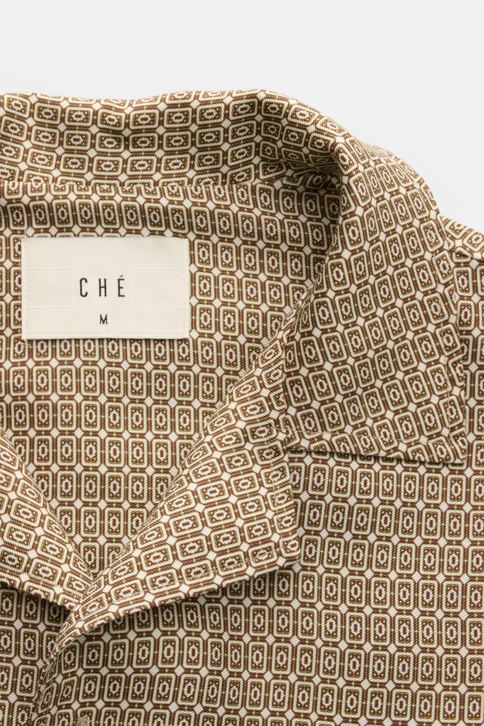 Ché Kurzarmhemd 'Lucena' Kubanischer Kragen grün/braun gemustert, ornamentaler Print, Lyocell, glatter Griff, Oversized Fit, Nahaufnahme Kragen innen.