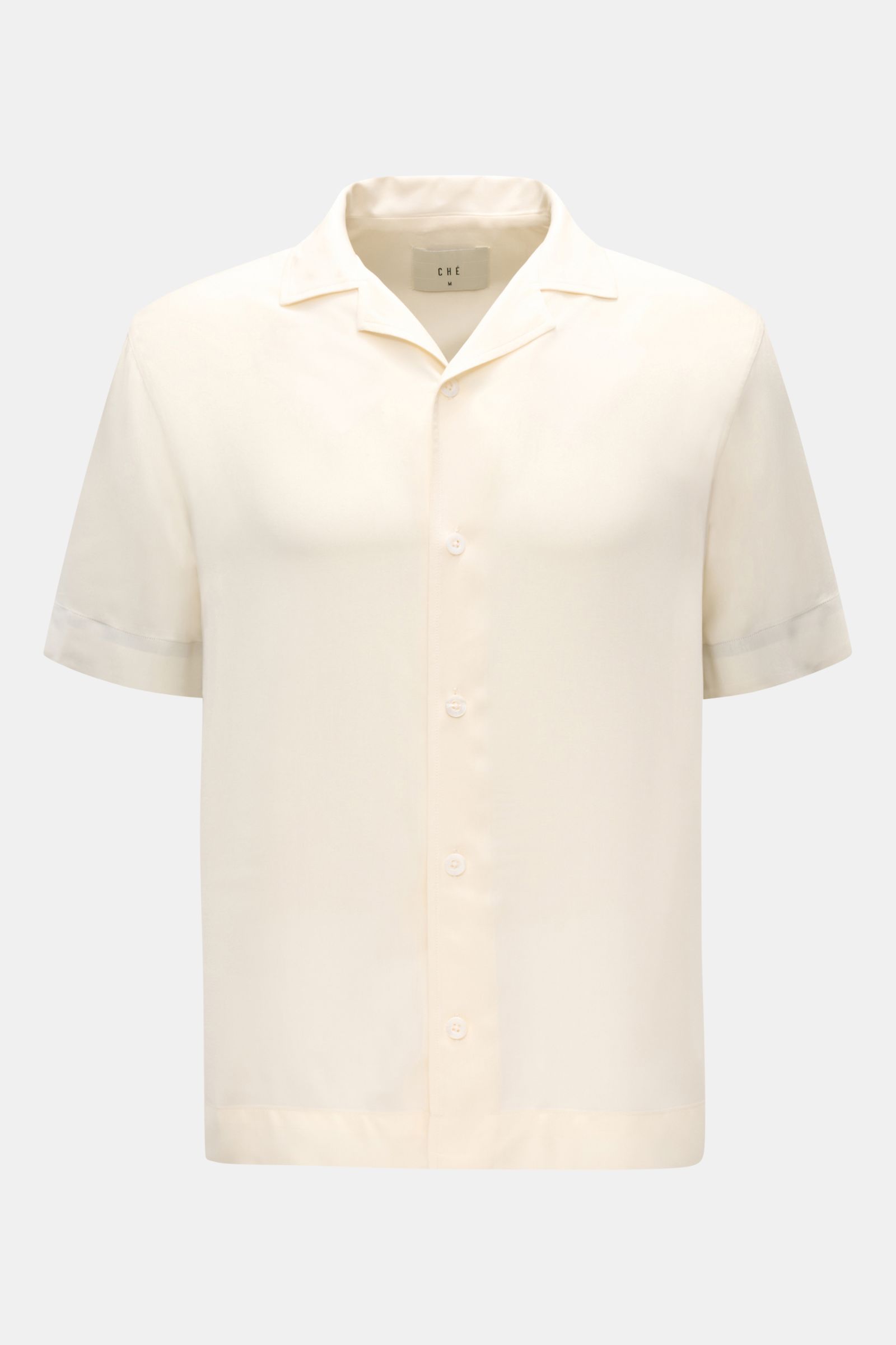Ché Kurzarmhemd 'Valbonne' Kubanischer Kragen creme, frontale Nahaufnahme, oversized, reine Viskose, weicher Griff, Kontrastdetails innen an Ärmeln, französische Knopfleiste.