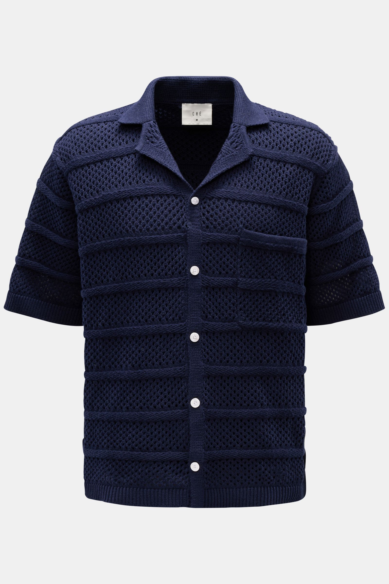 Ché Kurzarm-Strickhemd 'Desiderio' Kubanischer Kragen navy, grobes Baumwoll-Strickmuster, Perlmutt-Knöpfe, Brusttasche, frontal fotografiert.